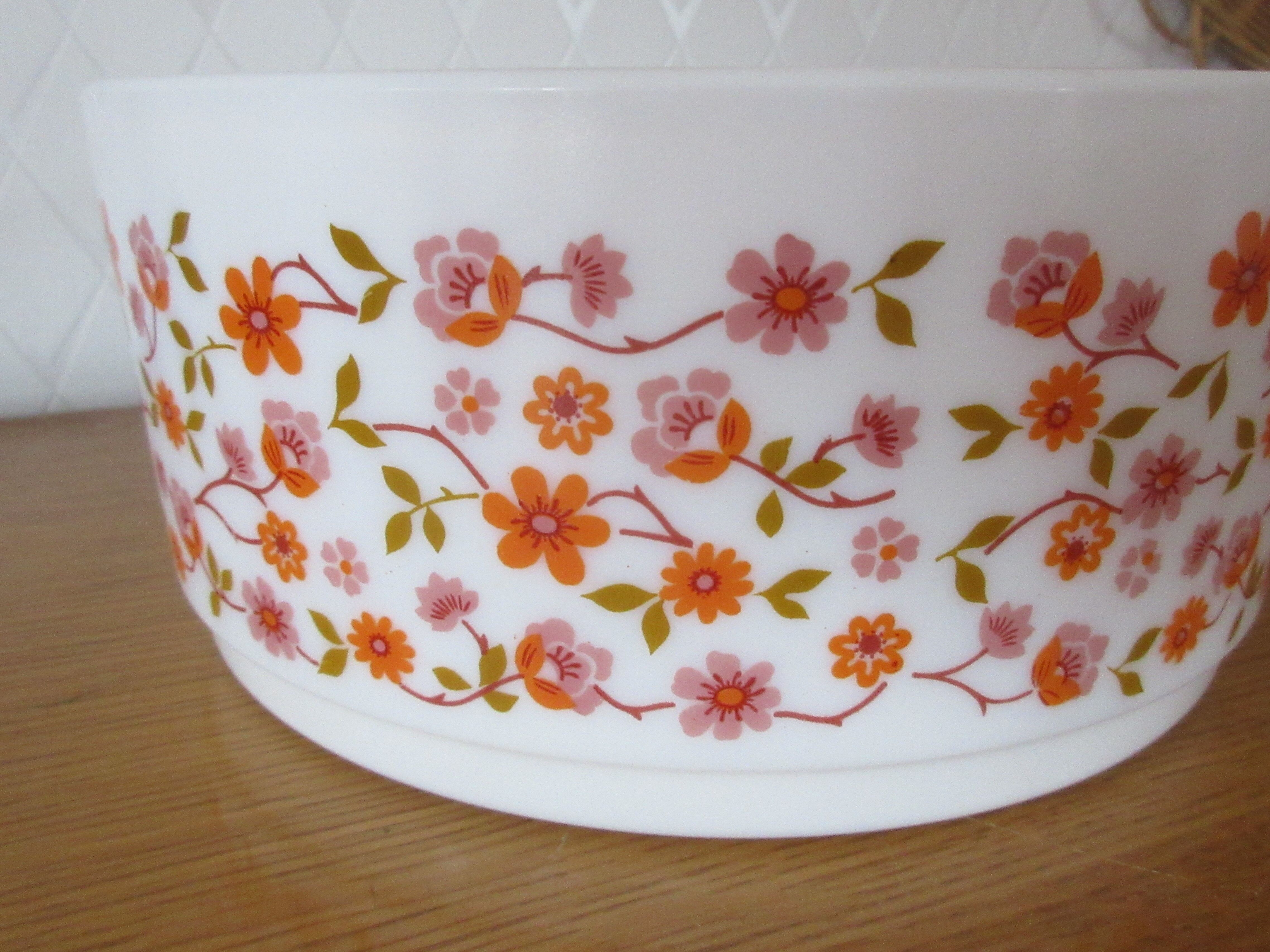Saladier Arcopal pattern orange and pink flowers