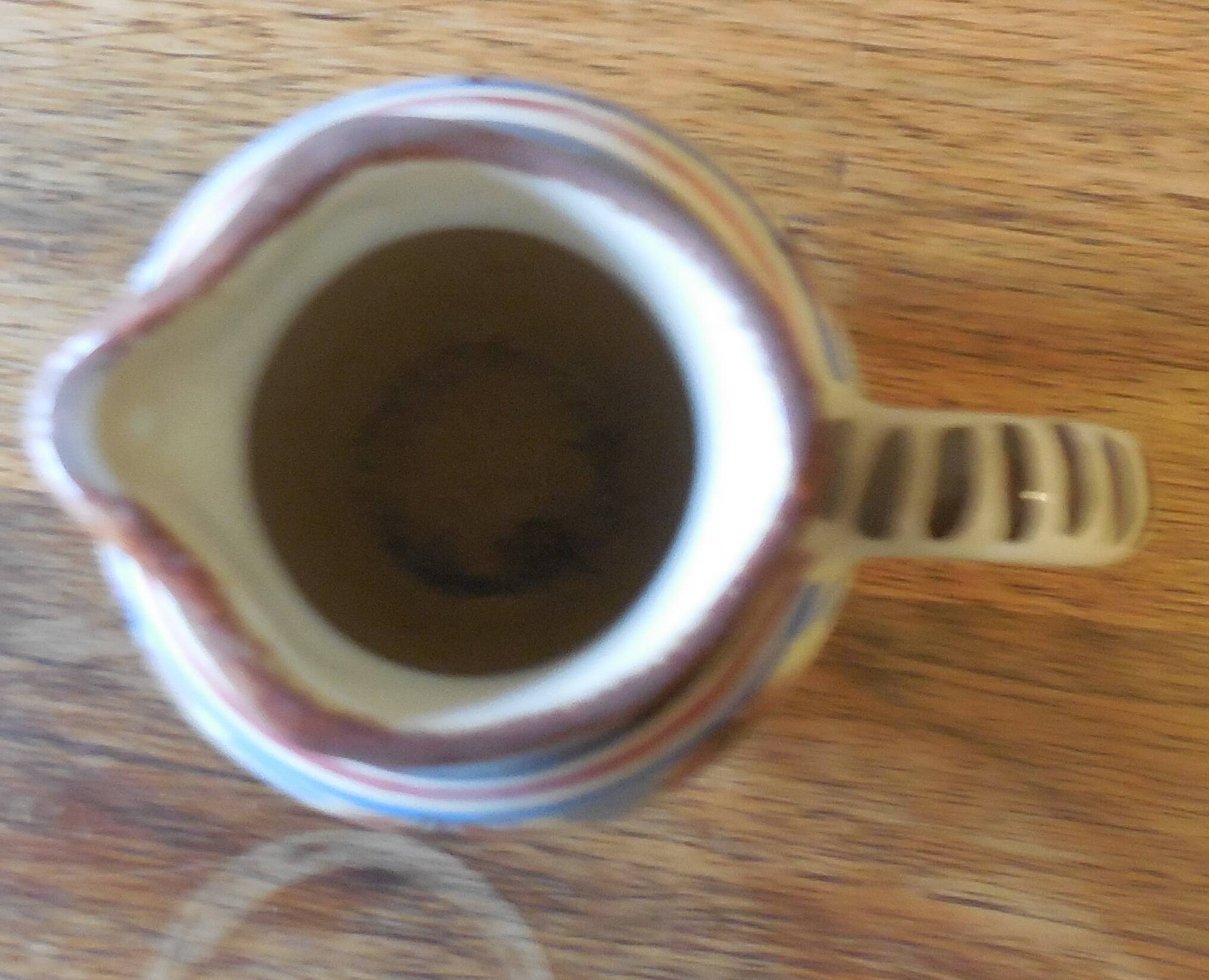 Petit pot à lait ancien en céramique de Quimper