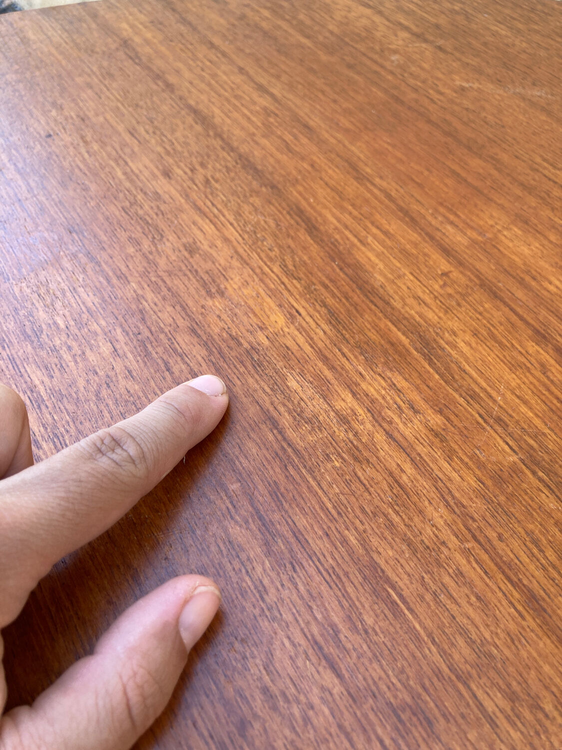 Scandinavian extendable round table