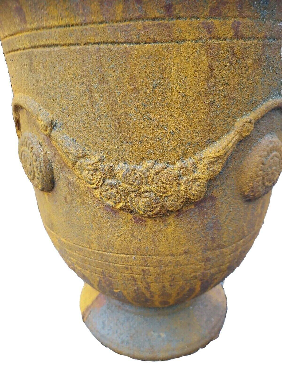 Anduse Medici vase in cast iron