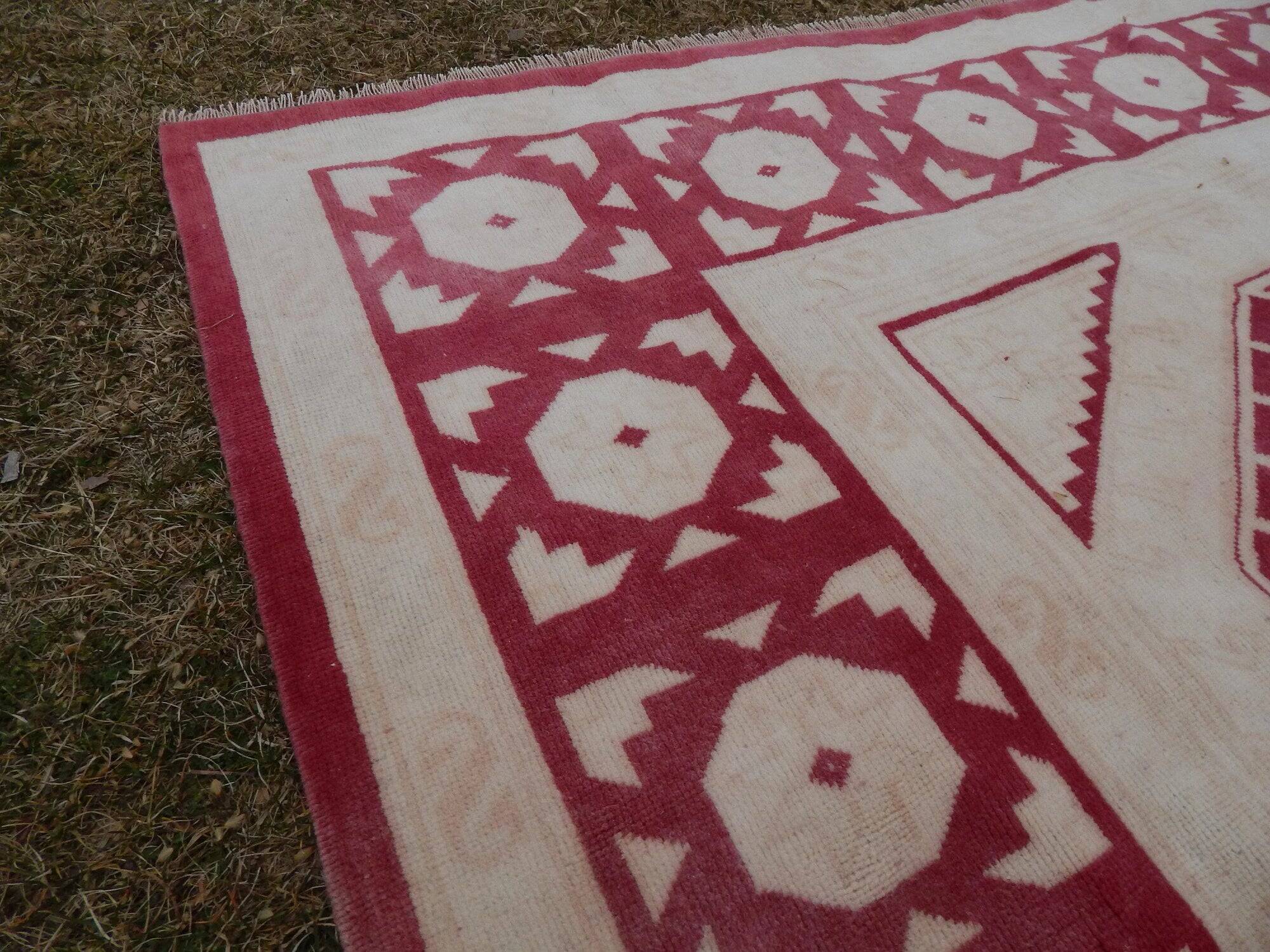 Vintage handmade Turkish rug 200x298 cm