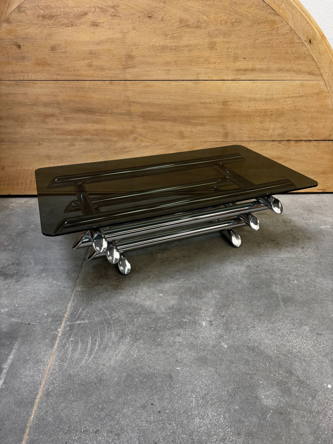 Table basse en verre fumé tubes métal chromé dans le goût Willy Rizzo