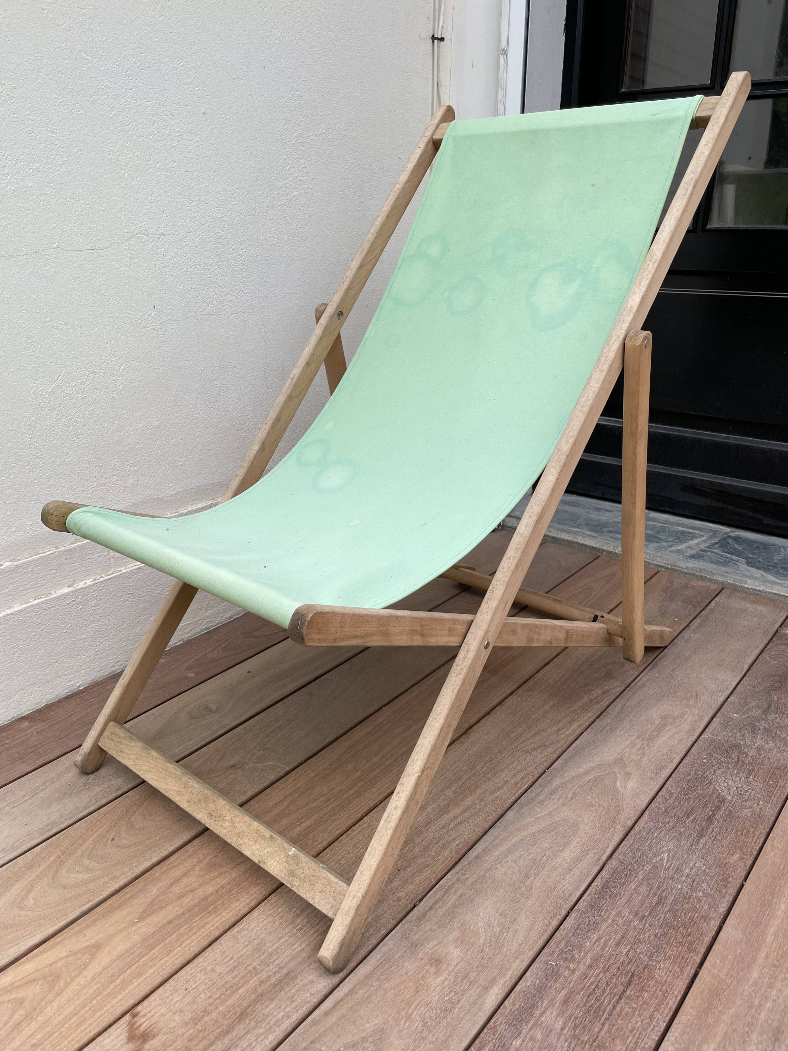 Chilean deckchair mint with water