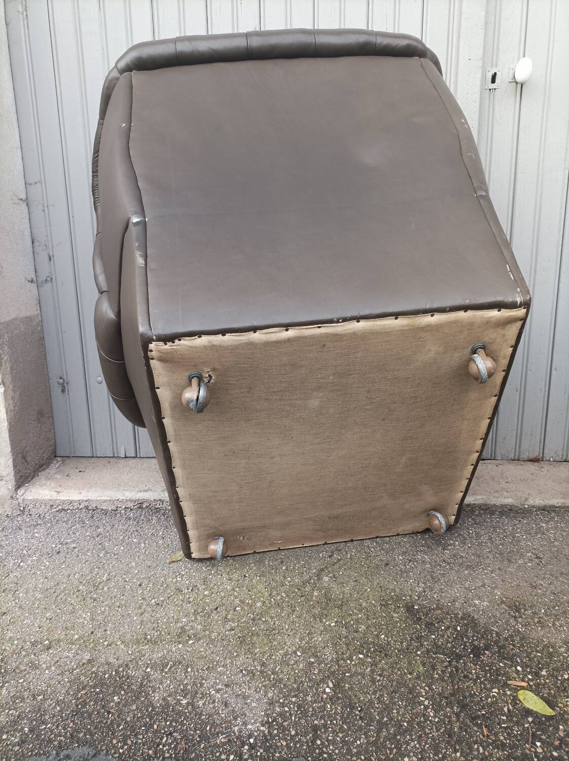 Pair of Chesterfield armchairs with footrest