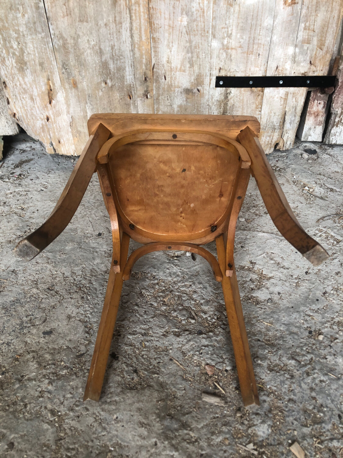 Chaise bistrot en bois clair vintage