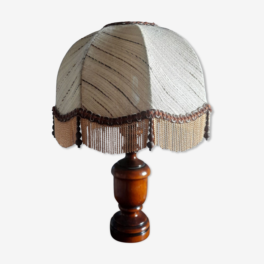 Lampe de chevet pied bois tourné vernissé abat jour dôme tissage franges et  perles, vintage | Selency