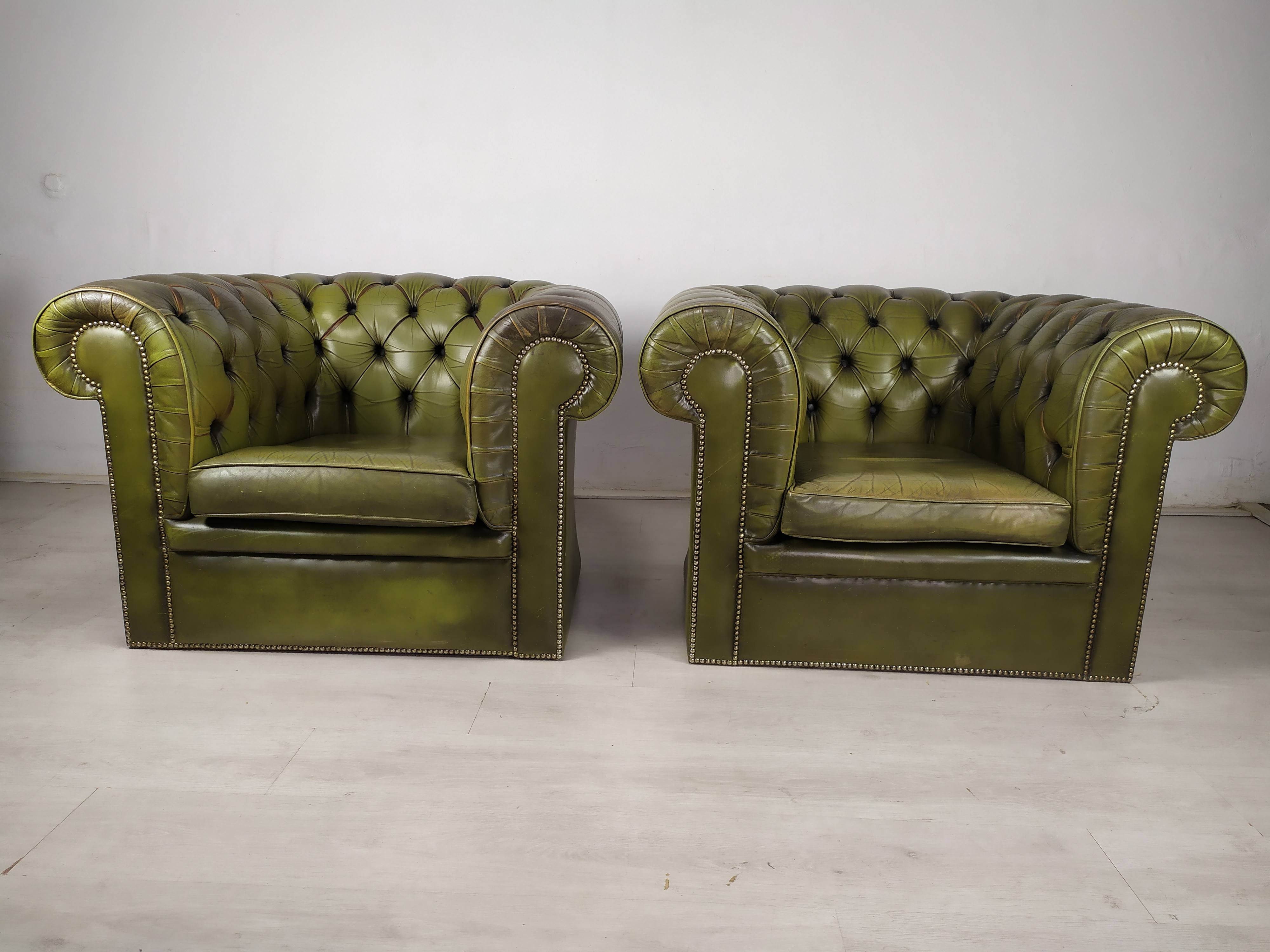 Paire de fauteuils Chesterfield cuir vert