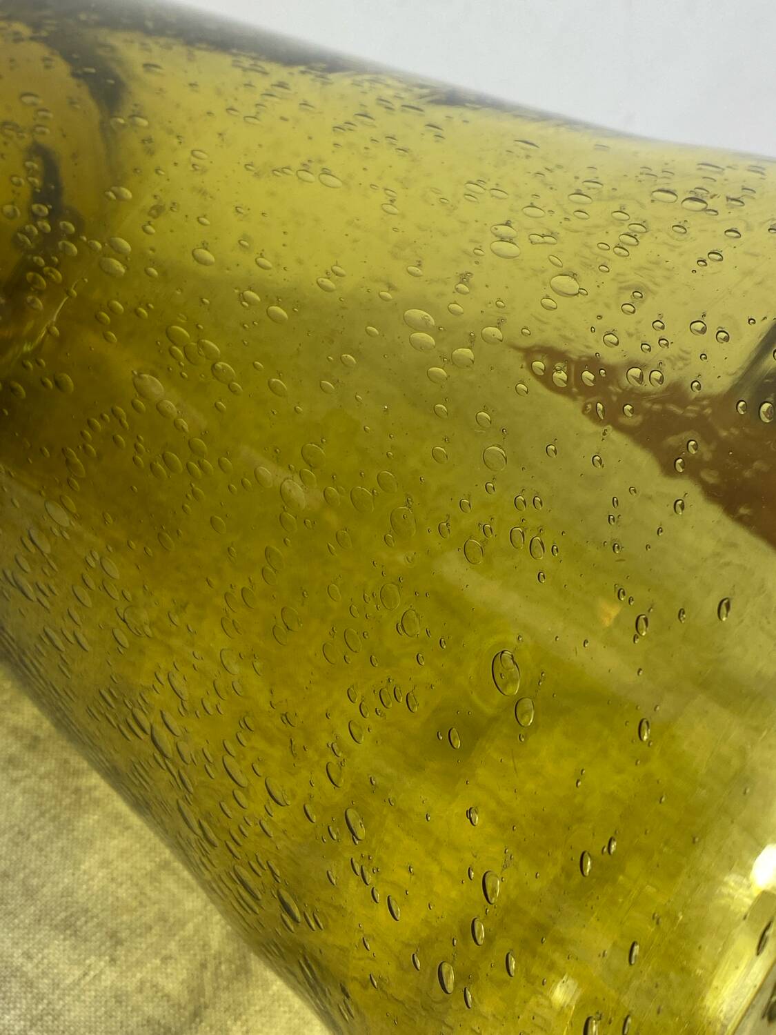 Grand vase en verre bullé et soufflé Biot