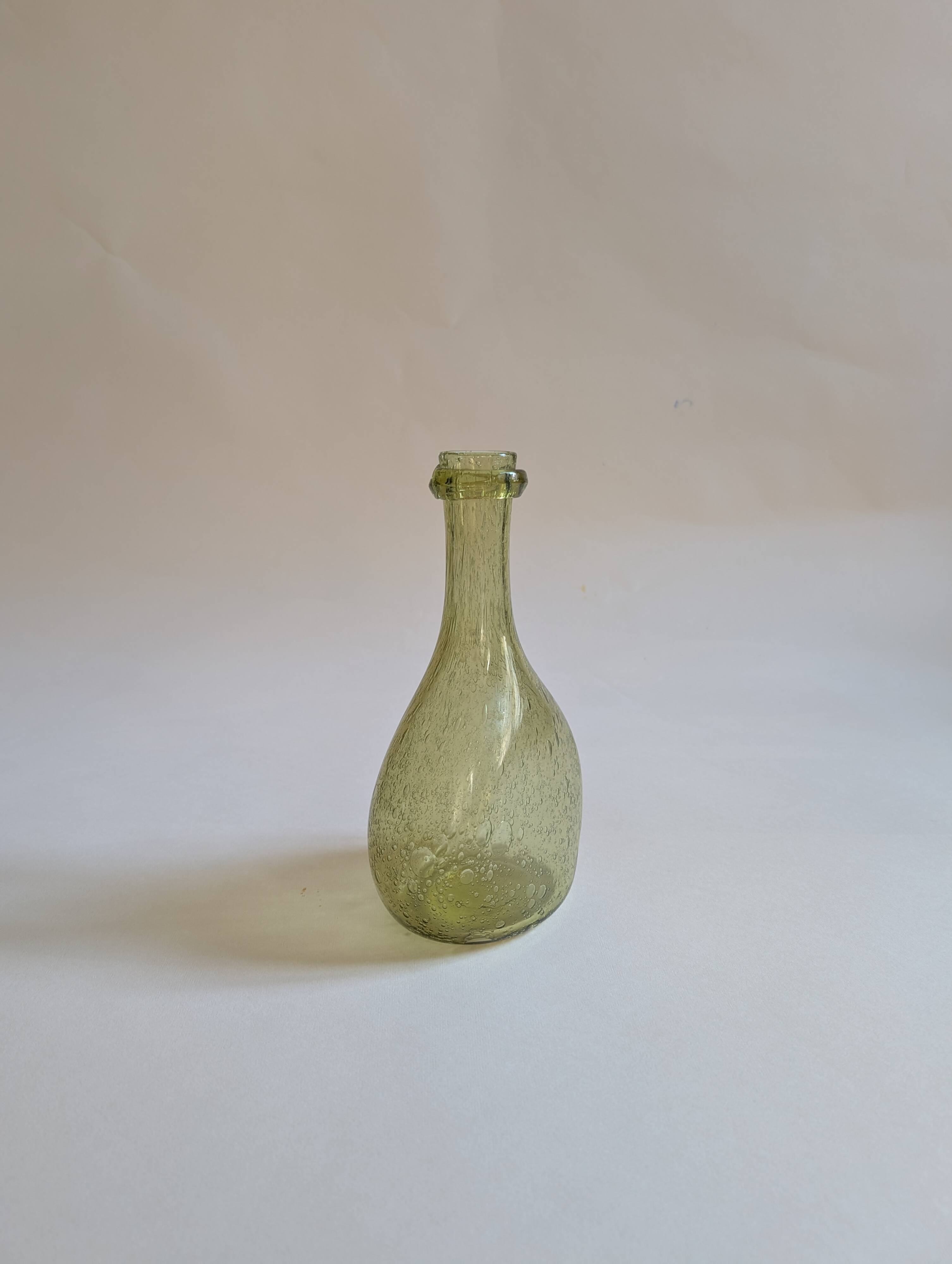 Bubble glass carafe