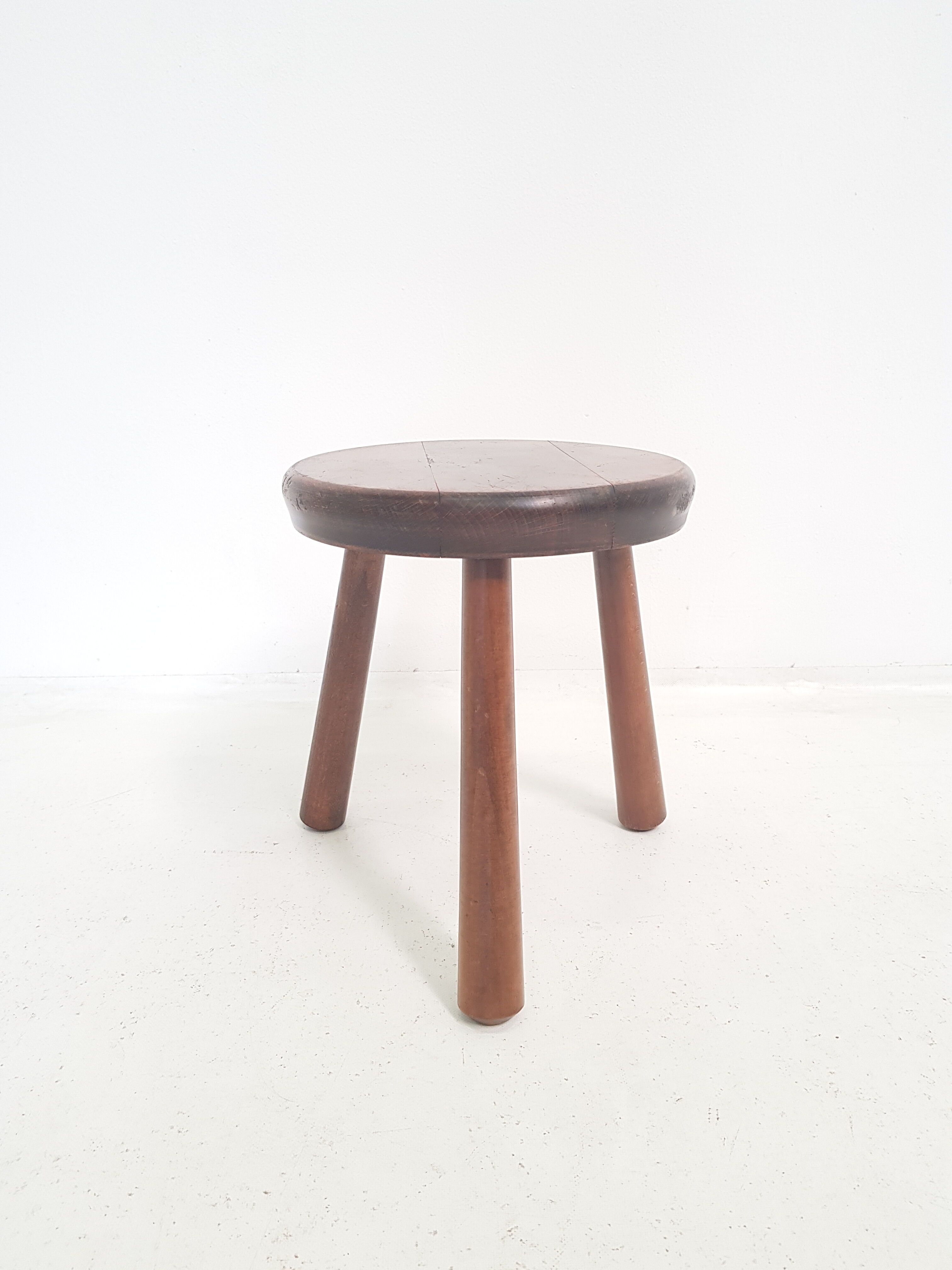 Tripod tab in solid oak