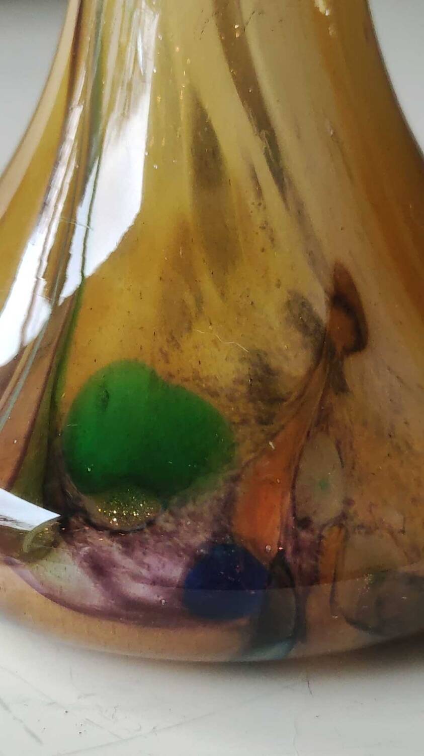 Murano glass soliflore vase Volubilis. Floral shape/Corolla. Polychrome speckles. Gold glitter inclusions. Height 21 cm