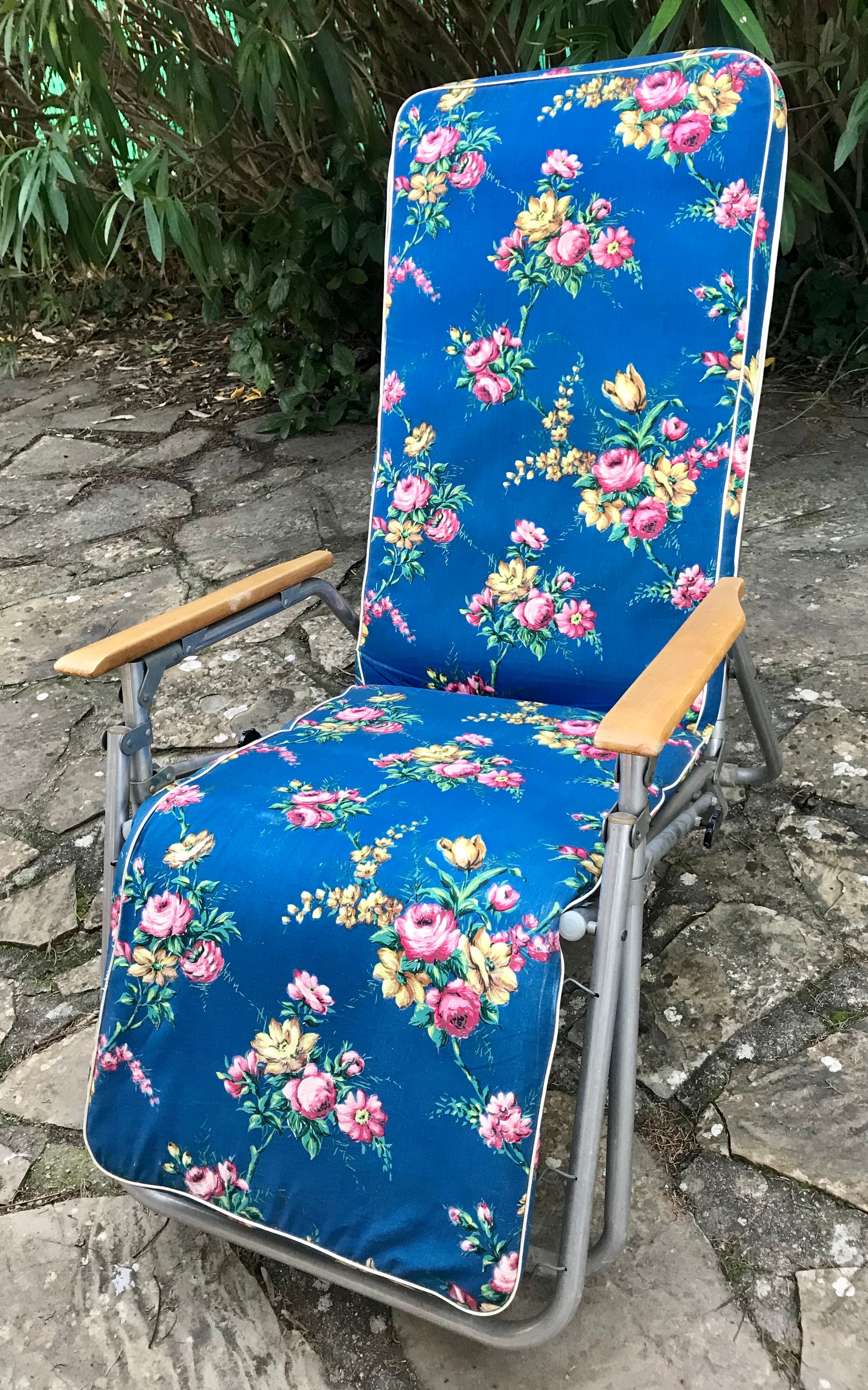 Vintage sunbed lounger