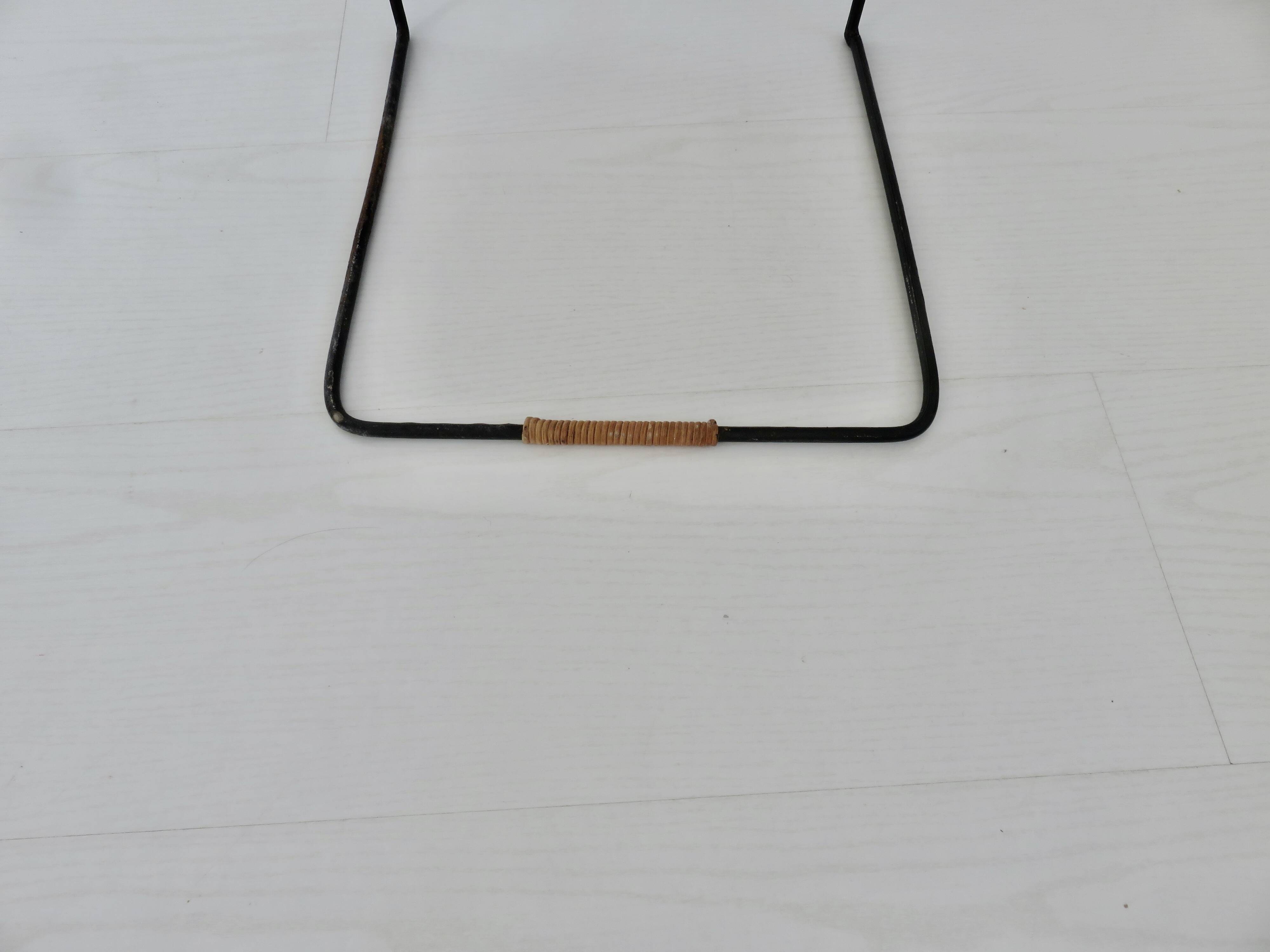 Porte revue rotin et métal Raoul Guys années 50