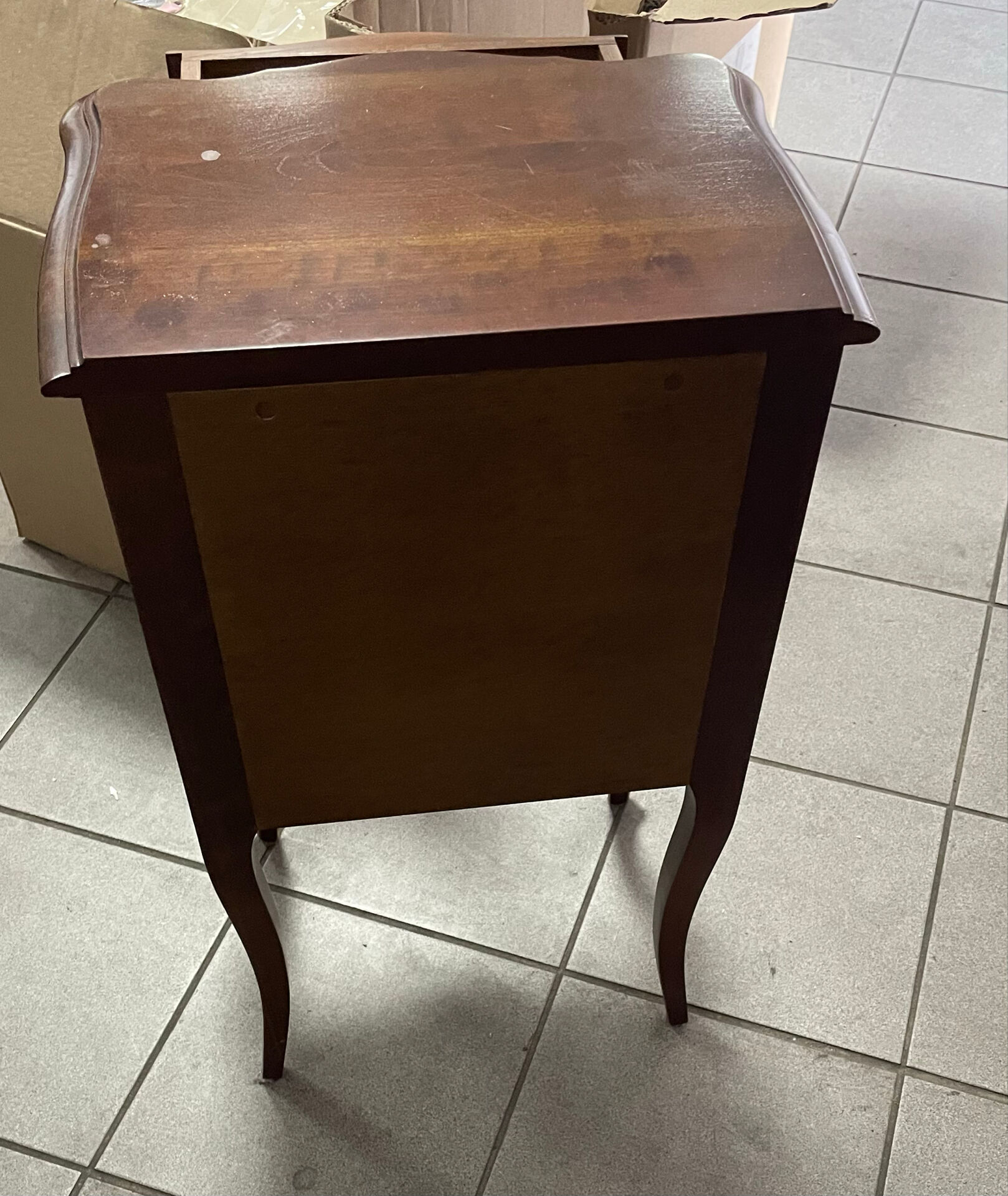 Table de chevet, style Louis XV–un tiroir