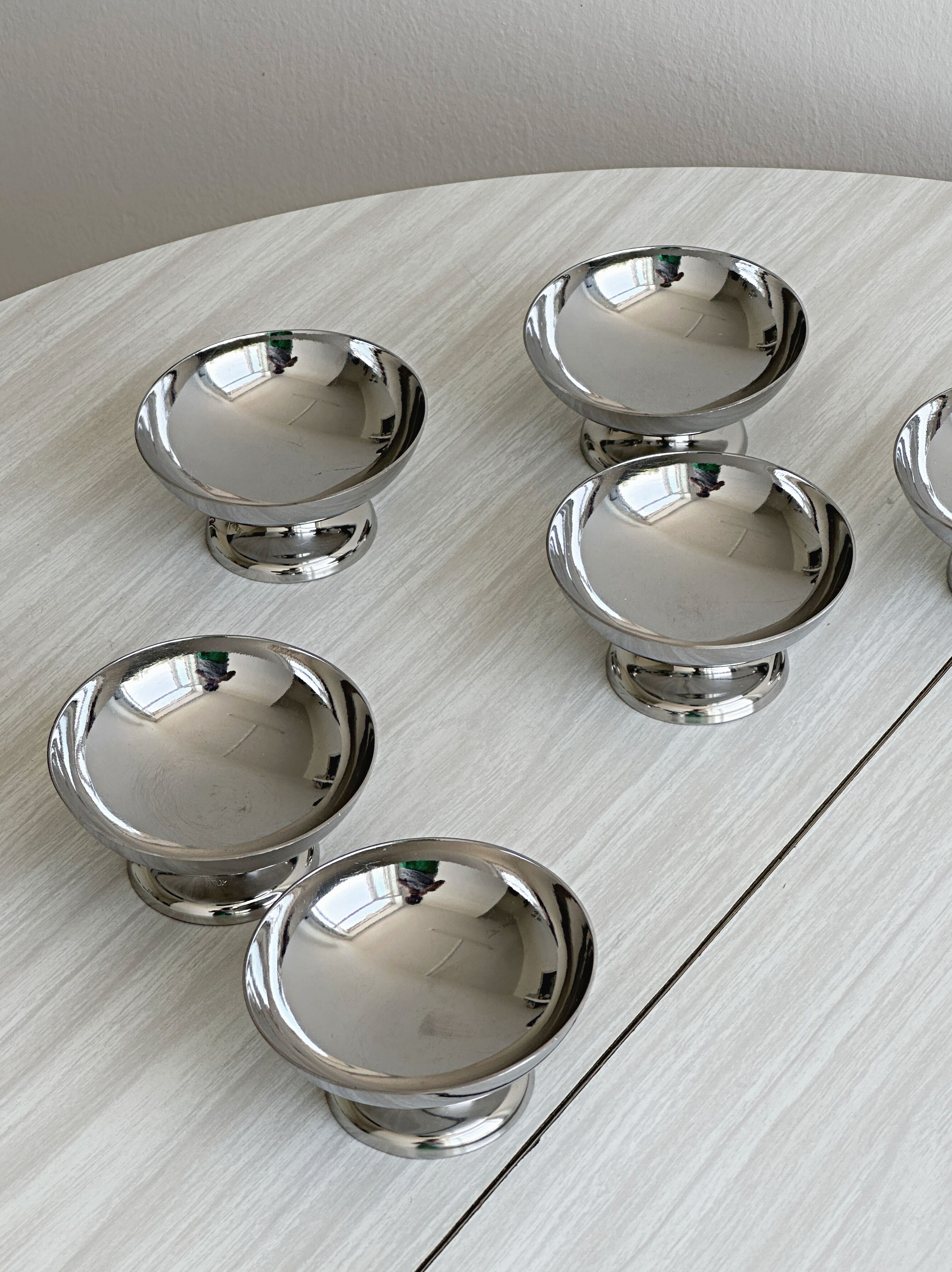 Set of 6 footed bowls