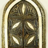 Mirror with oriental window in repelled brass, wood & bone