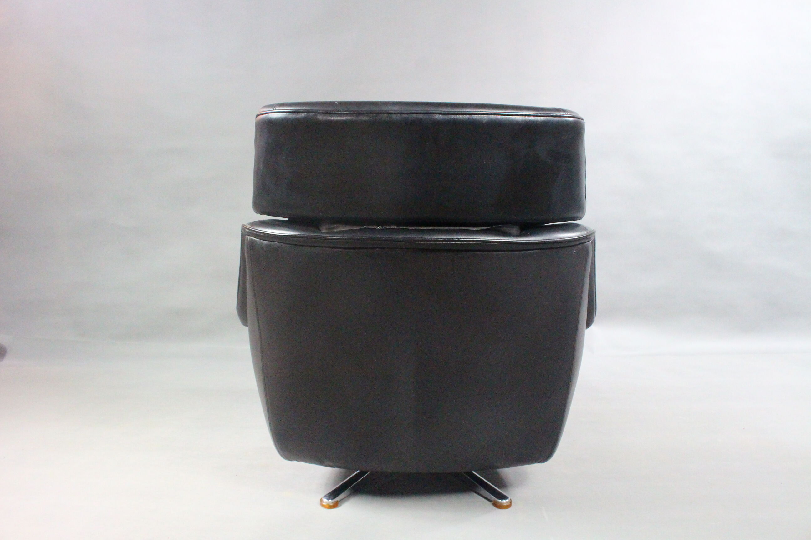 Danish Leather Swivel Lounge Chair by Werner Langenfeld for Esa Møbler, 1960s