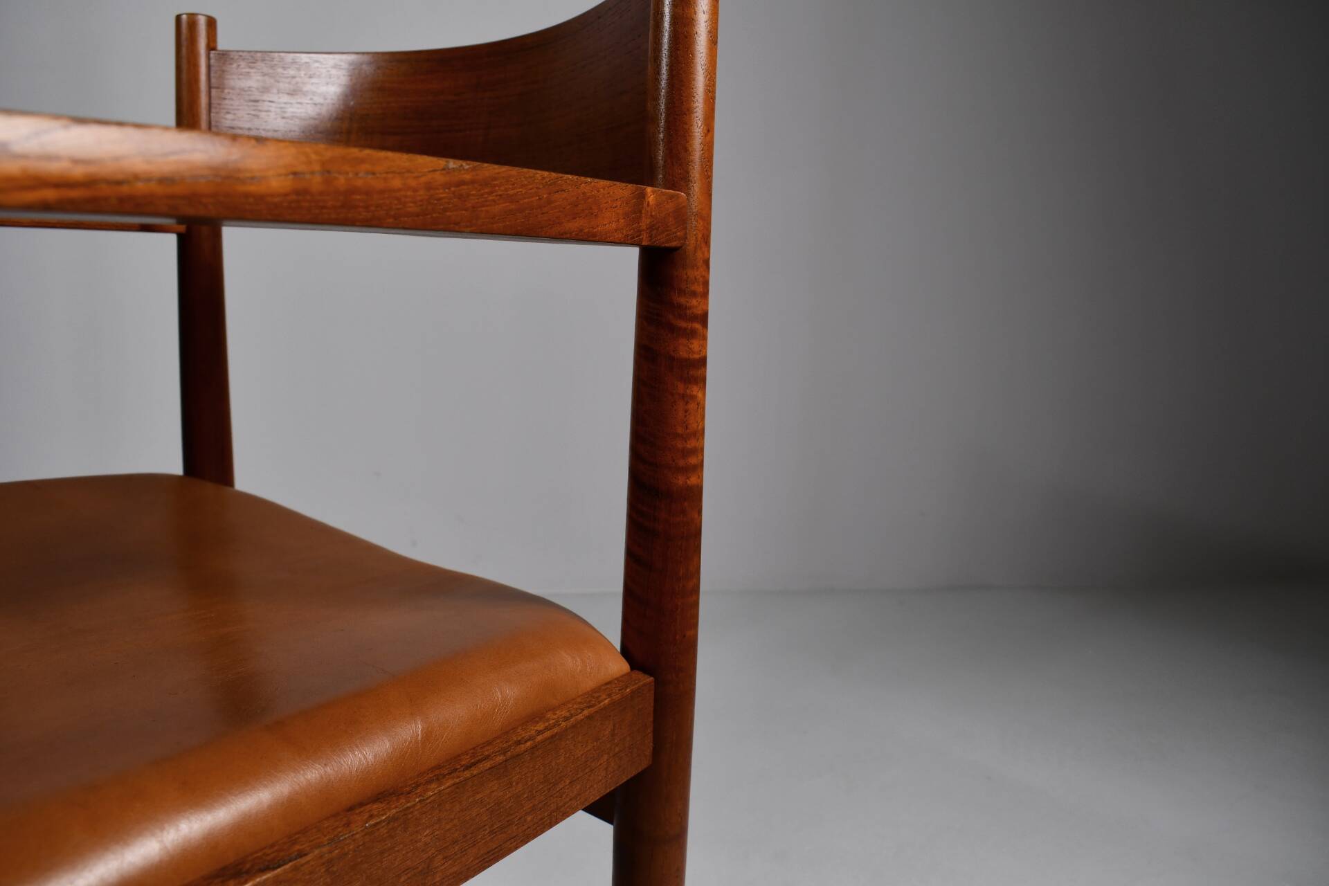 Hans Wegner CH-39 with armrests by Carl Hansen. 1962