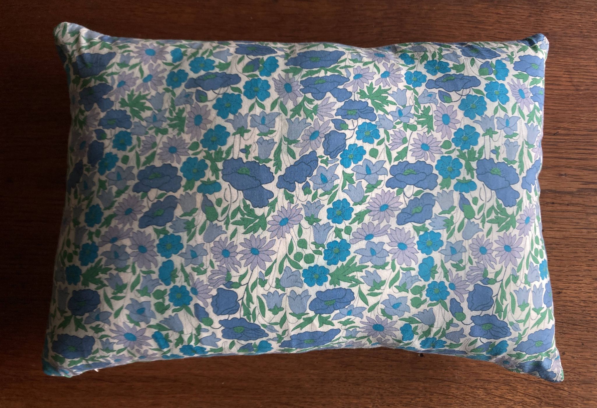 Coussin en vrai Liberty 1960 à fleurs