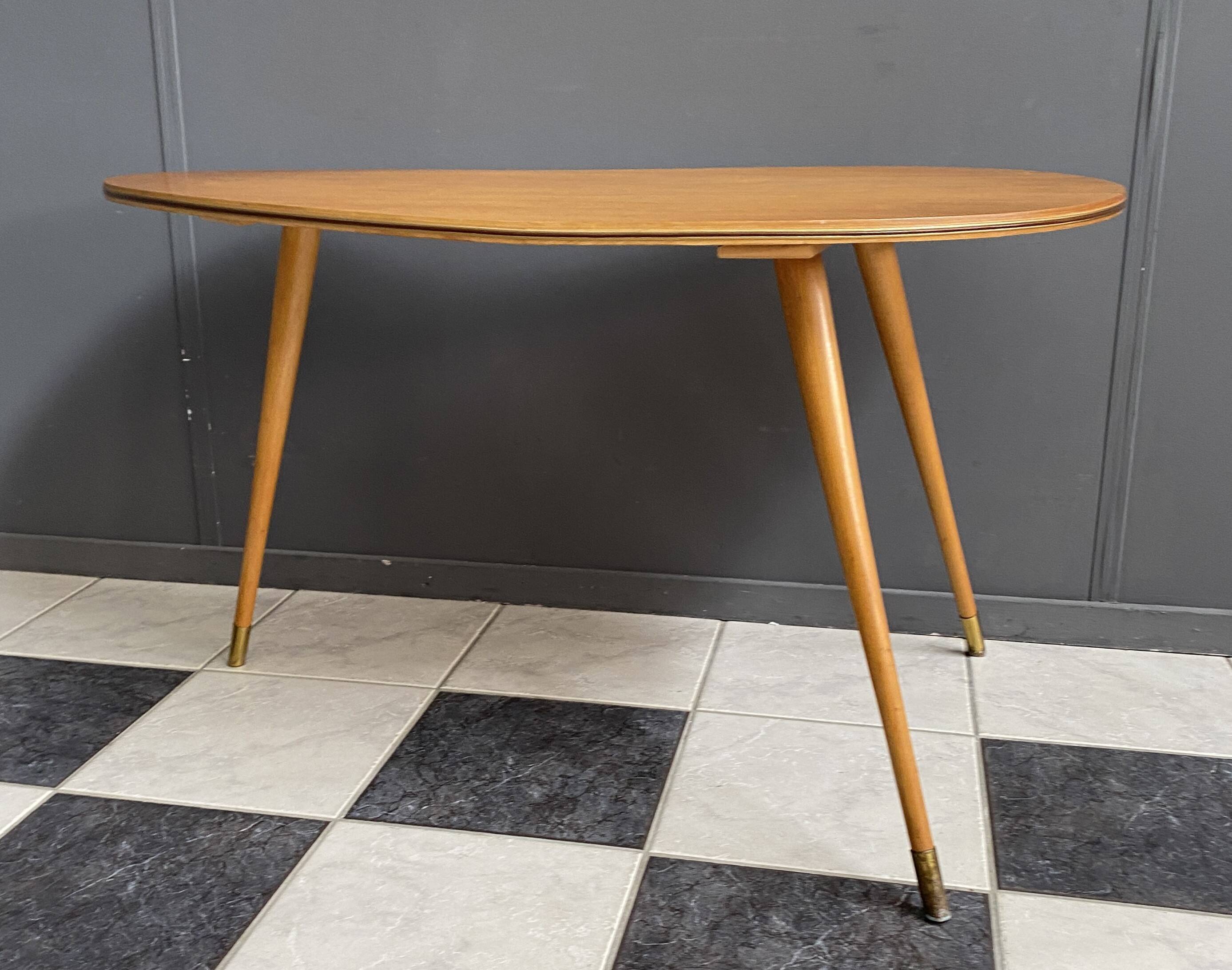 Table en bois en forme de rein des années 1960