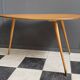 Table en bois en forme de rein des années 1960