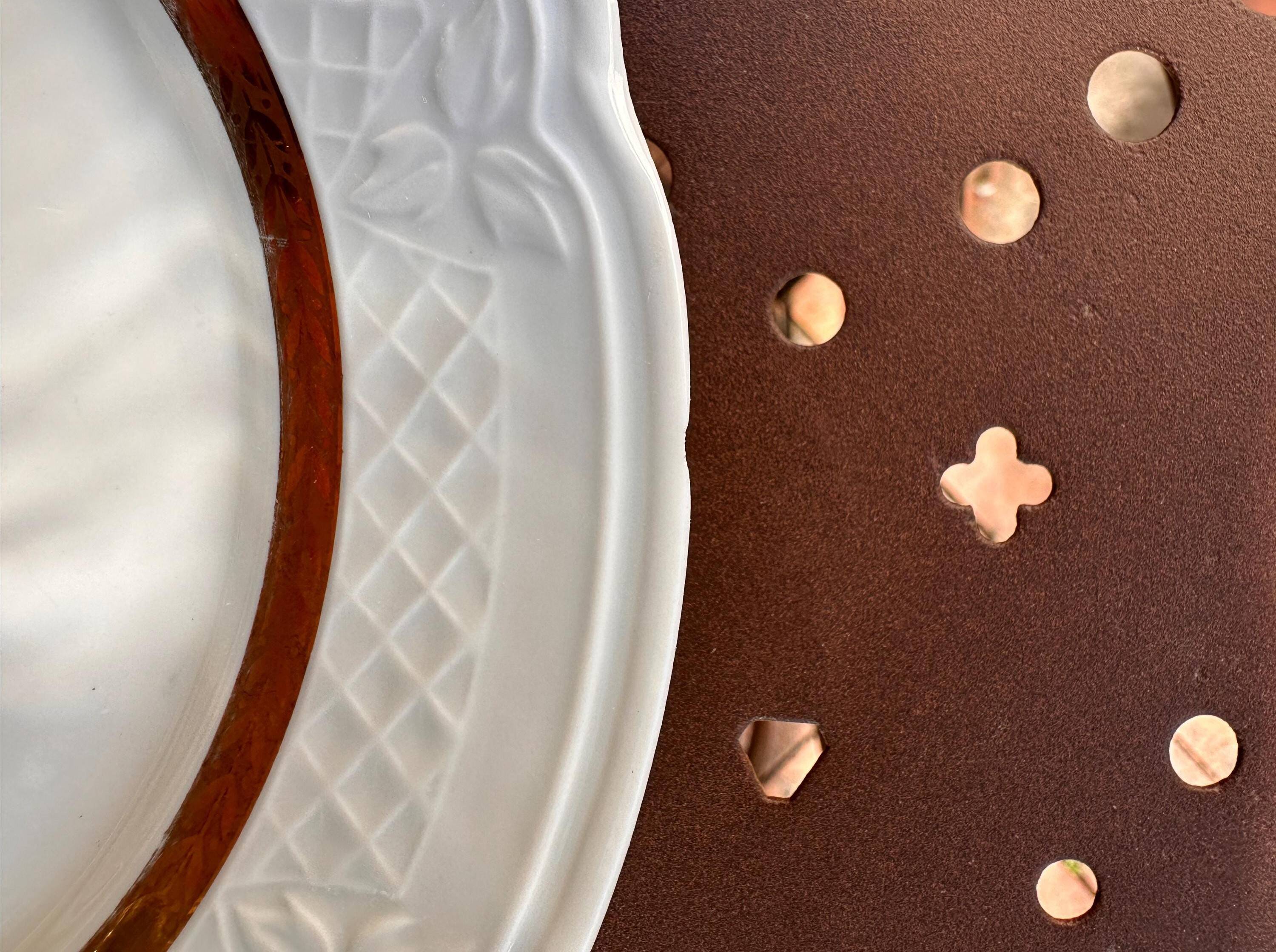 Set of 6 dessert plates in Berry porcelain – White and gold
