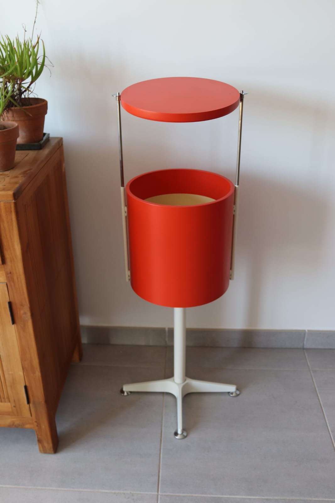 Vintage hairdresser orange year 60