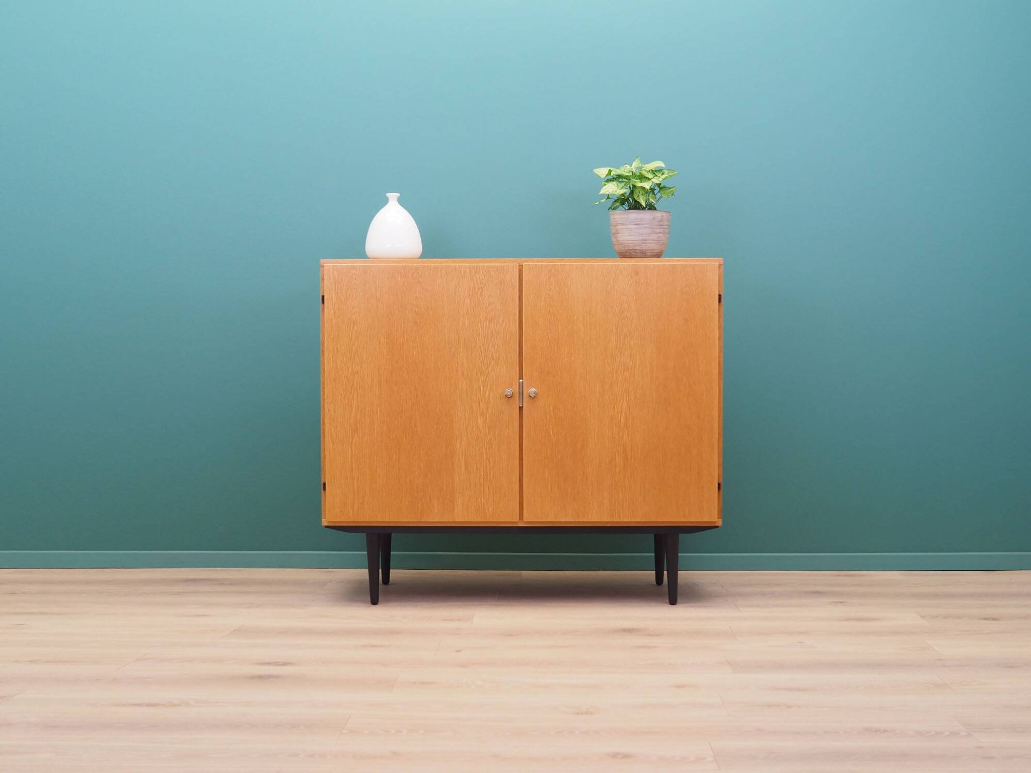 Meuble en frêne, design danois, années 1970, production : Danemark