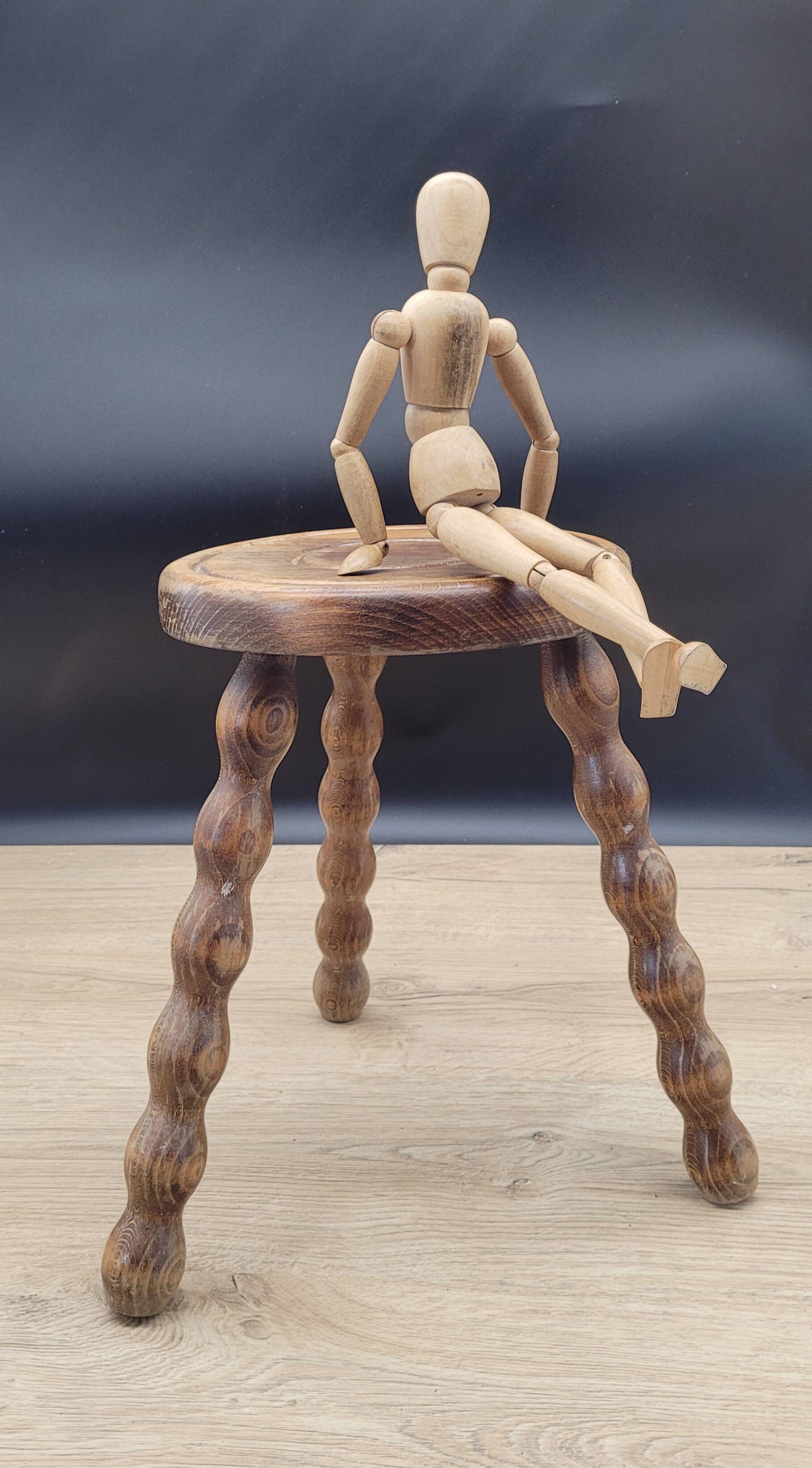 Tabouret tripode pieds boules