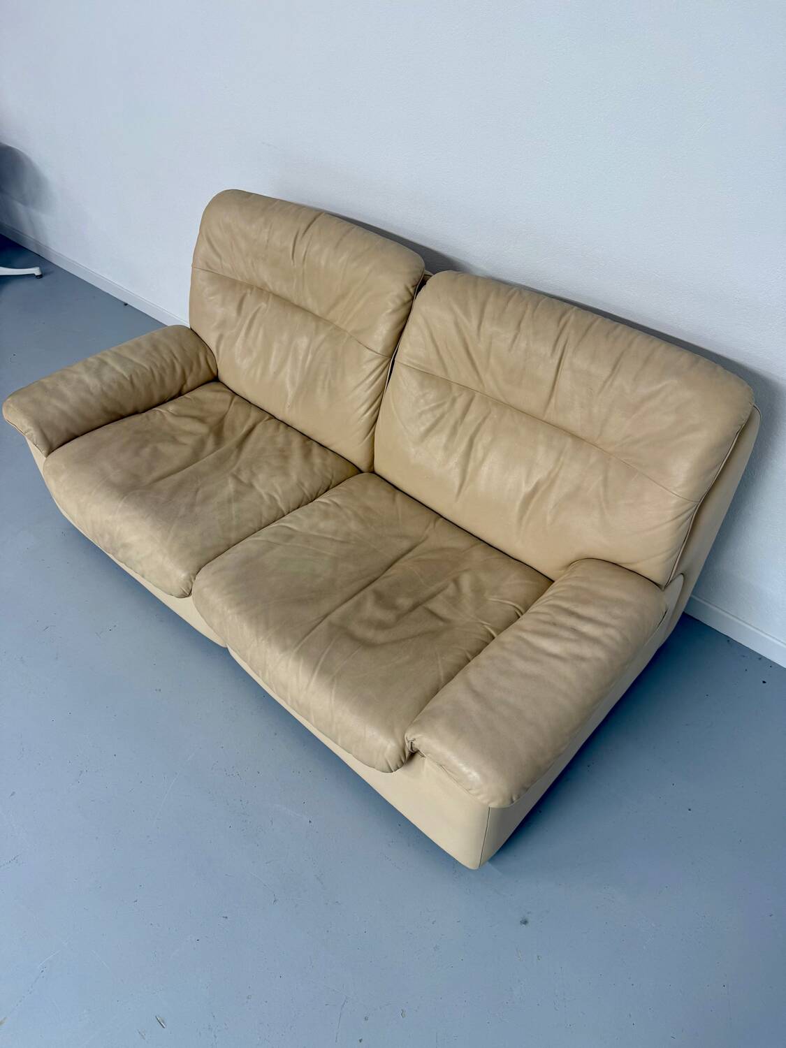 Old 2-seater beige leather sofa designed by Carl Larsson De Sede, vintage 80s