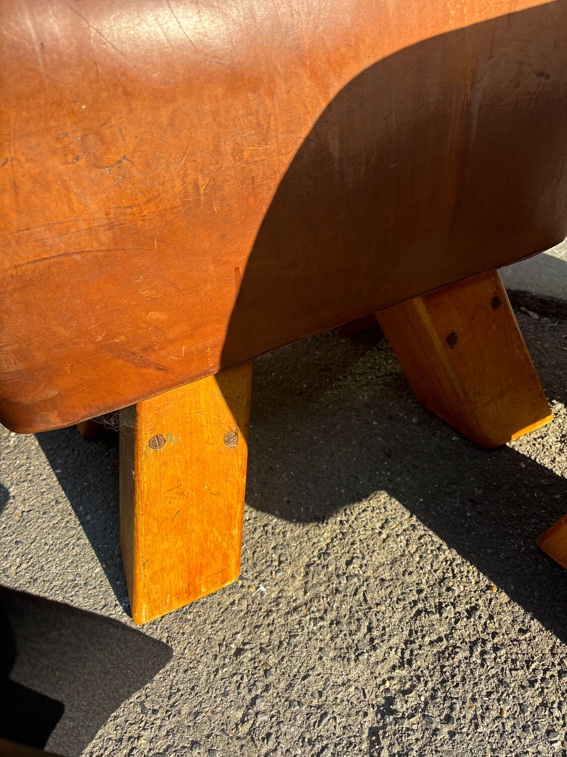 Horseshoe stool