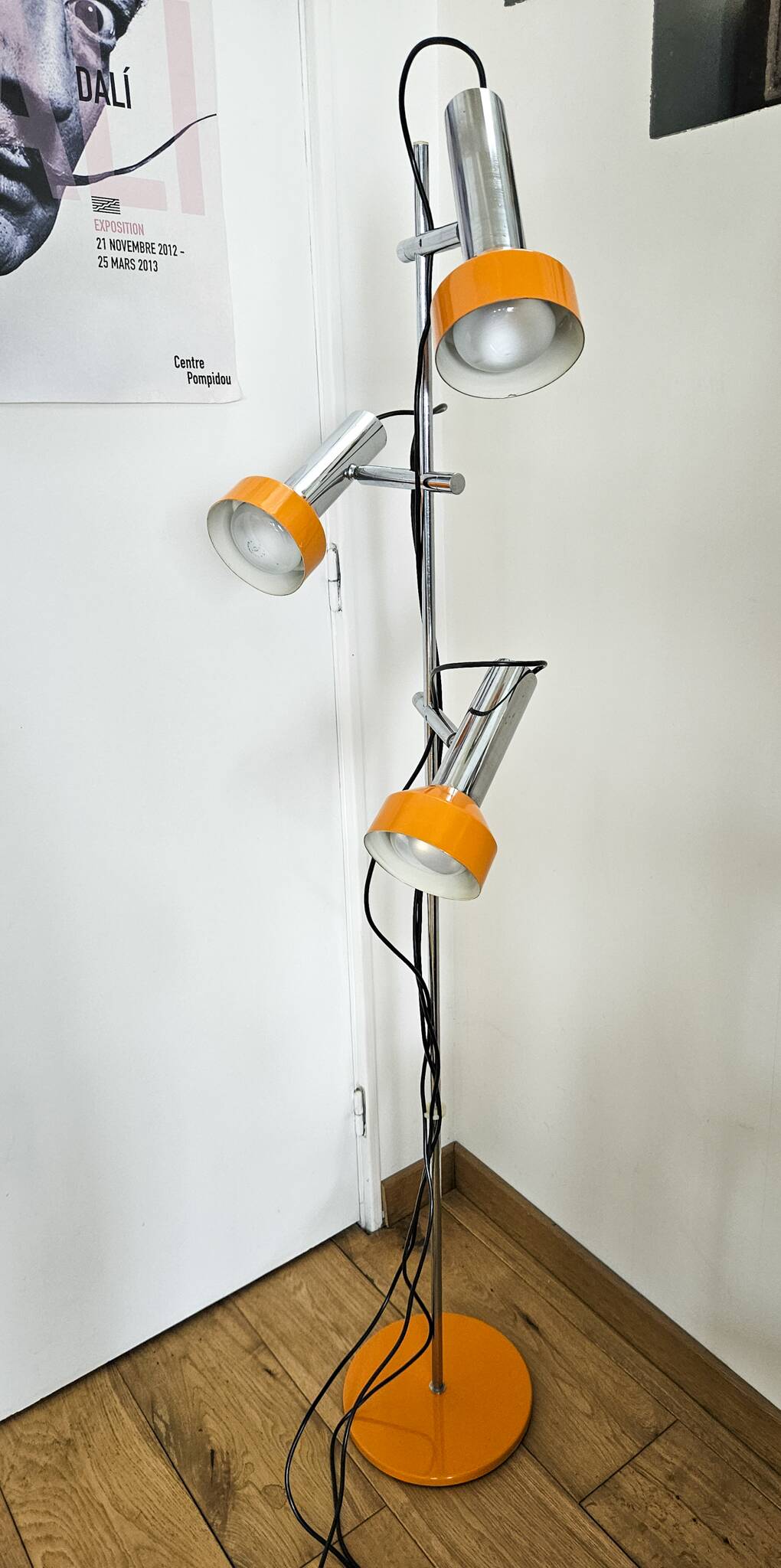 Vintage 1970s floor lamp with 3 spots, chrome and orange.