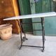 Table bistrot en marbre avec pied en fonte