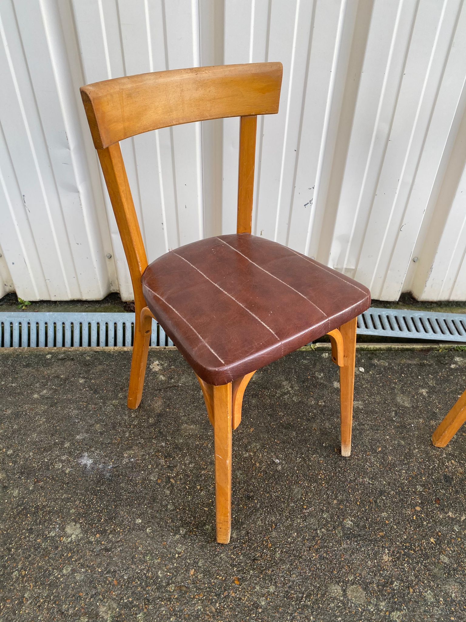 Baumann chairs sitting skaï