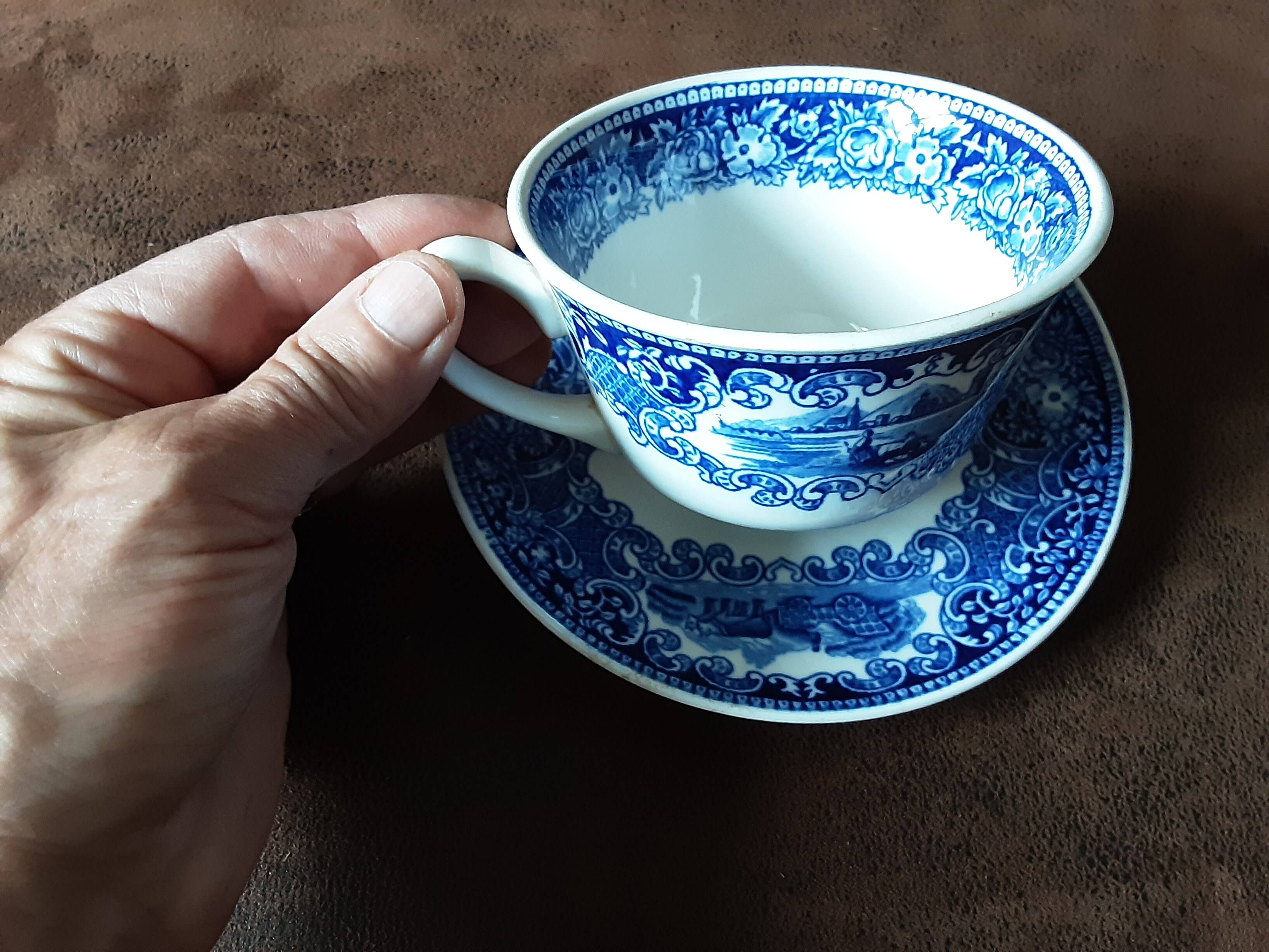 Set of 2 England cups and saucer