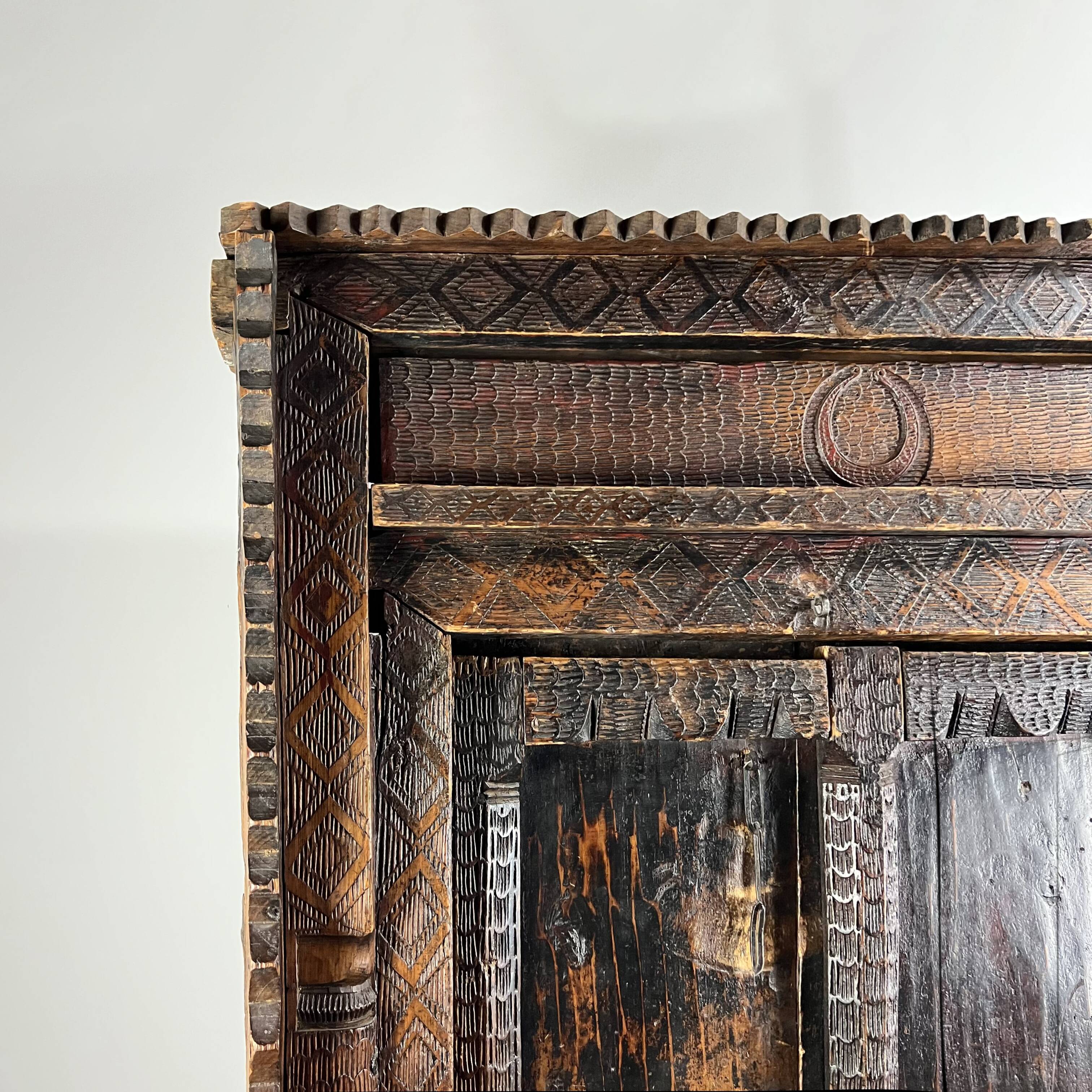 Afghan door in carved wood from the late 19th century with Palace Temple framing.