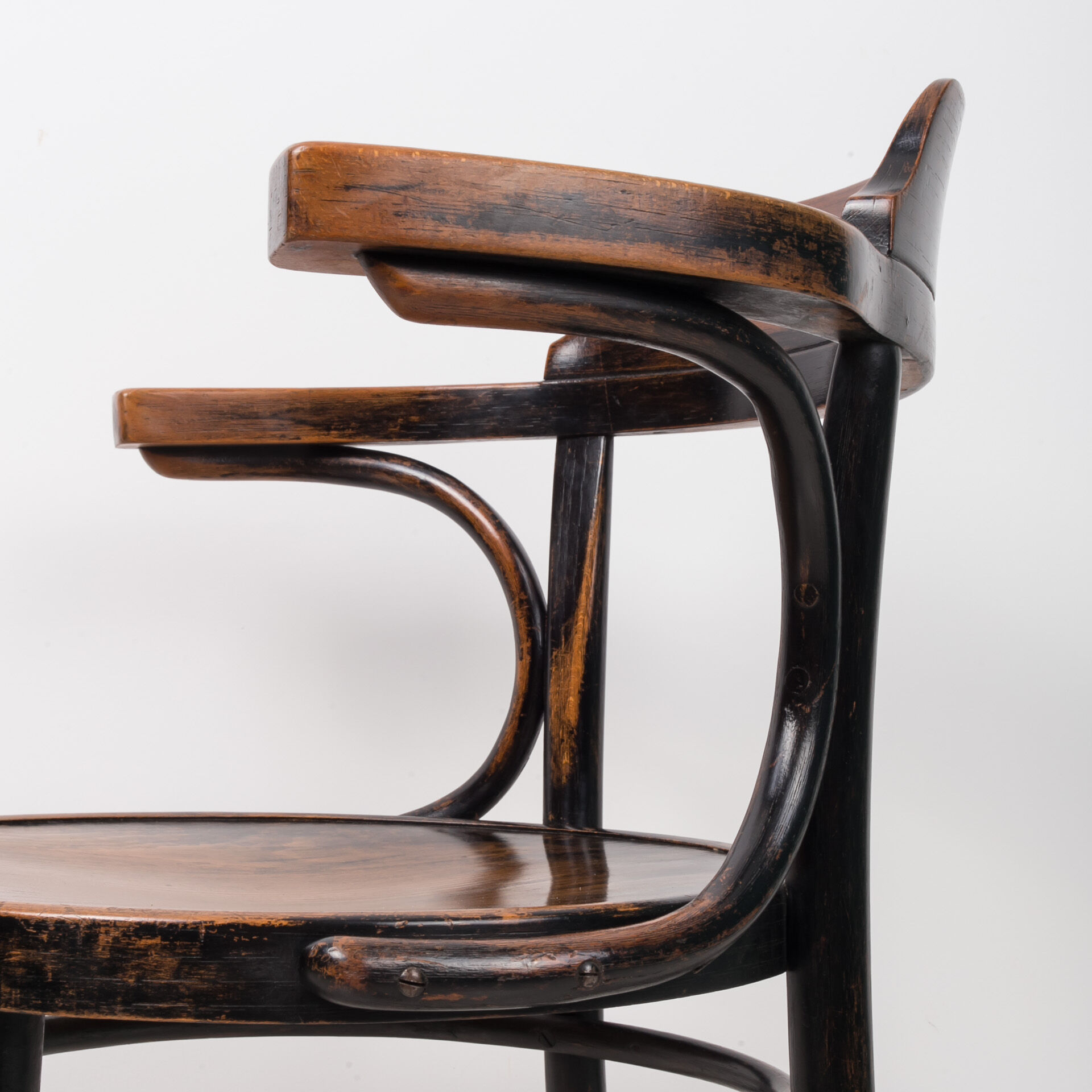 Armchair proj. M. Thonet, 1920