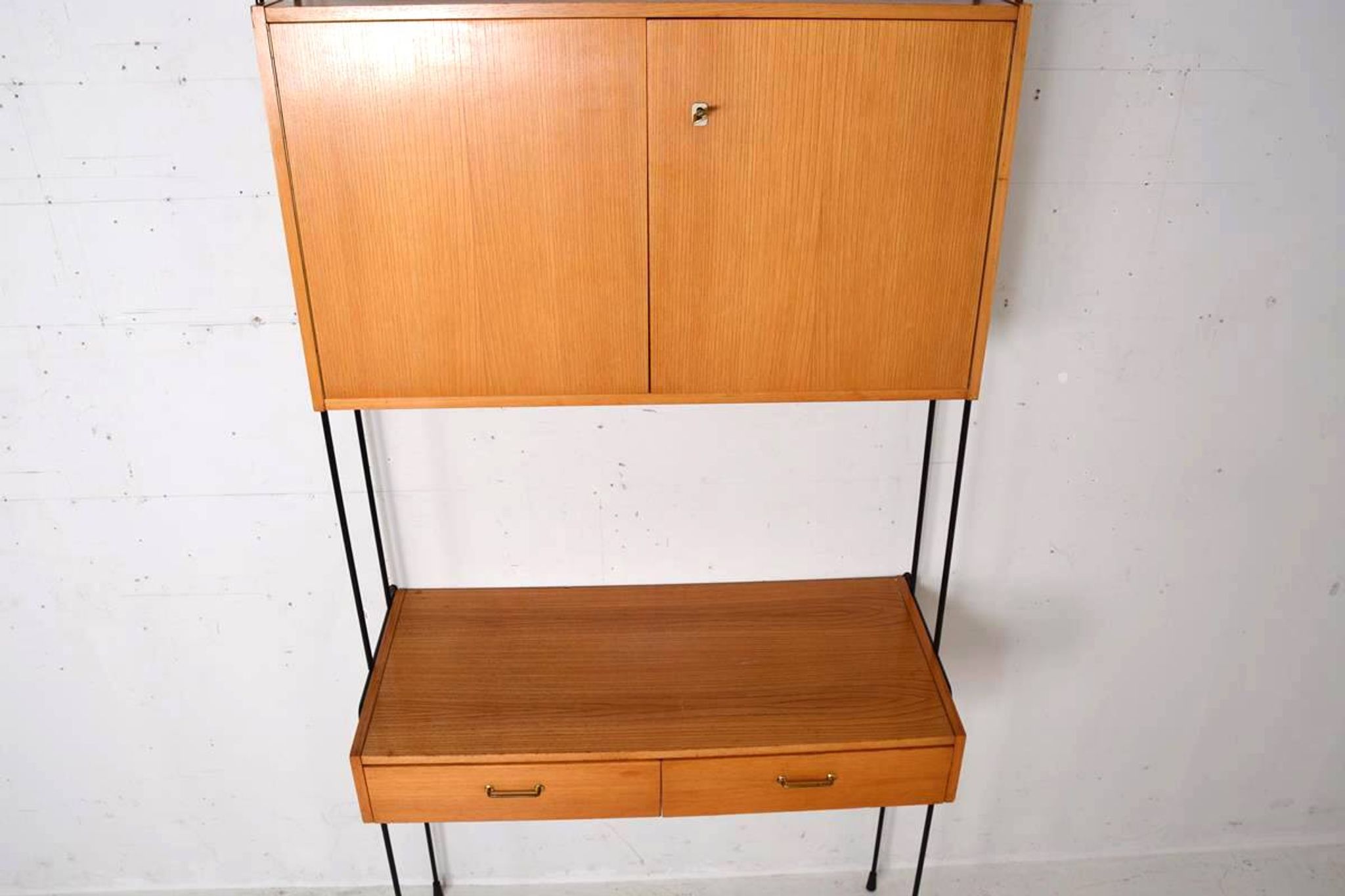 Omnia shelving system / self-supporting modular secretary desk in teak, dating from the 1960s.