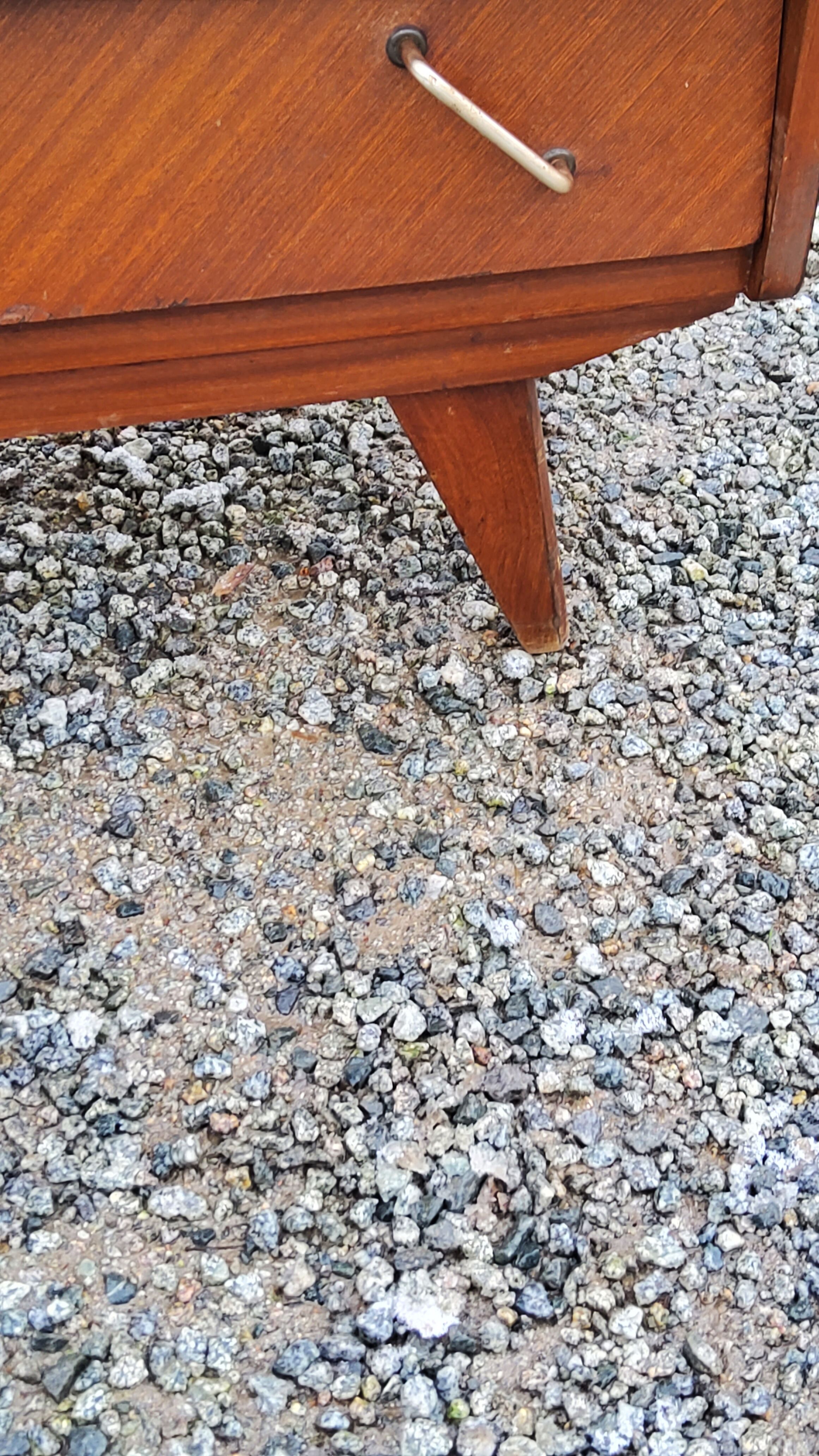 Vintage chest of drawers from the 50s 4 drawers feet compass and mahogany fins