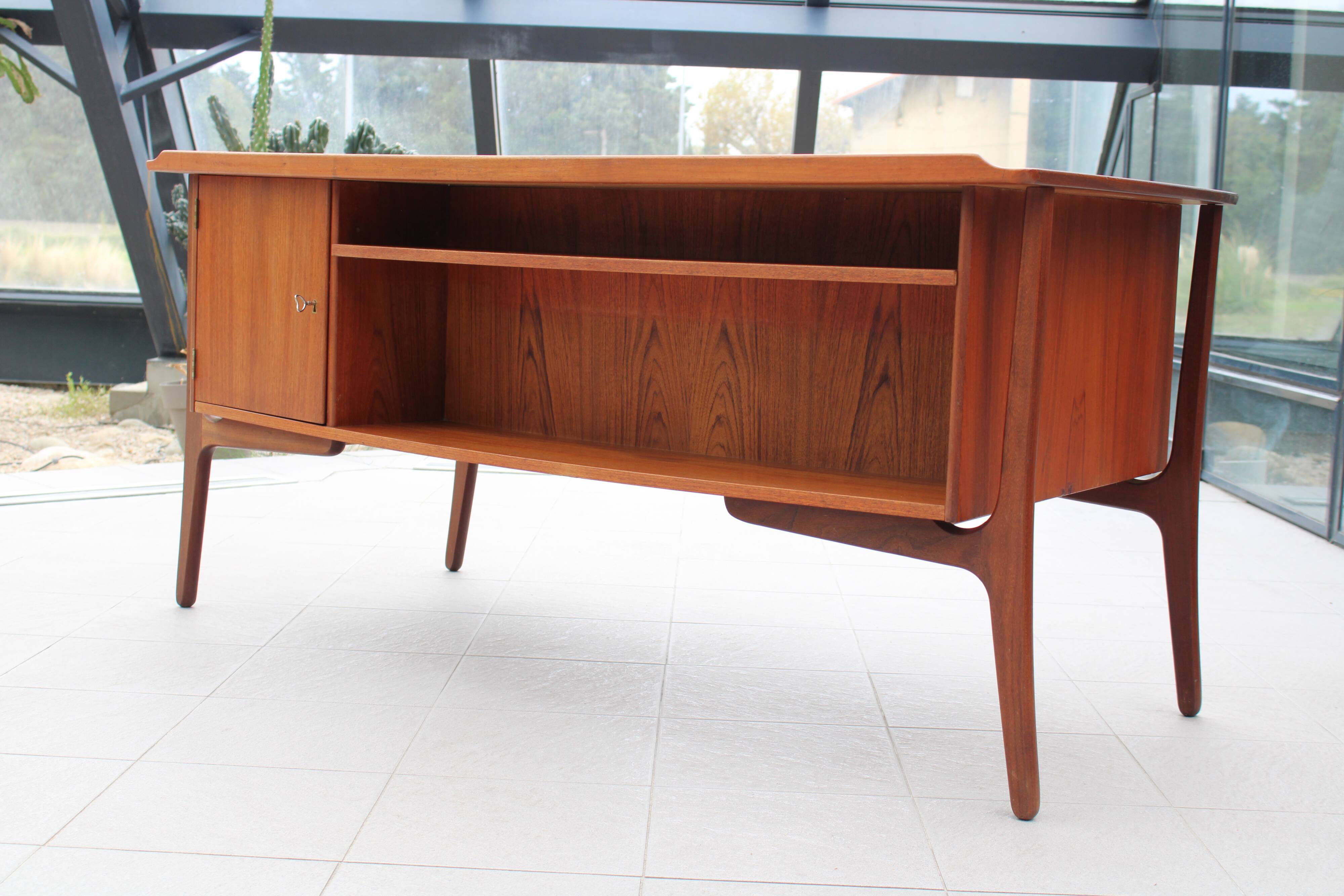 Desk in rosewood by Svend Aage Madsen for H.P. Hansen, 1960