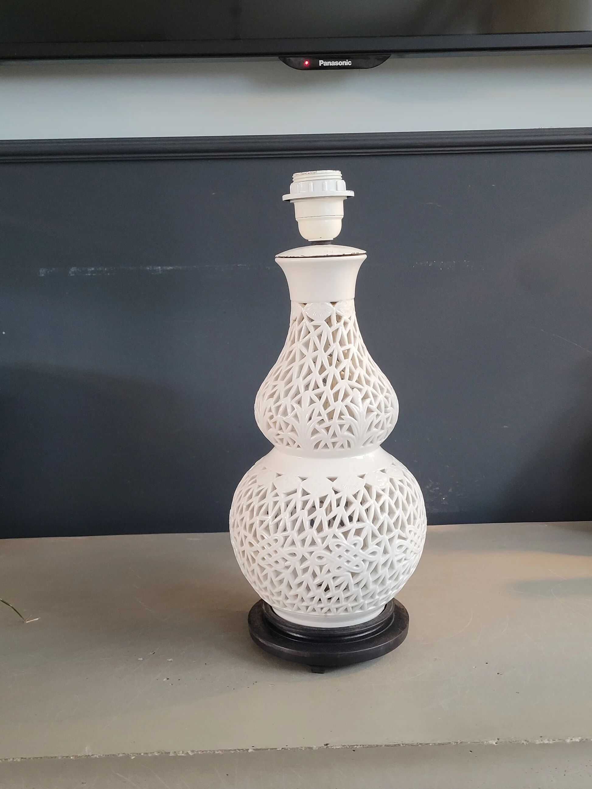Lampshade in perforated ceramic