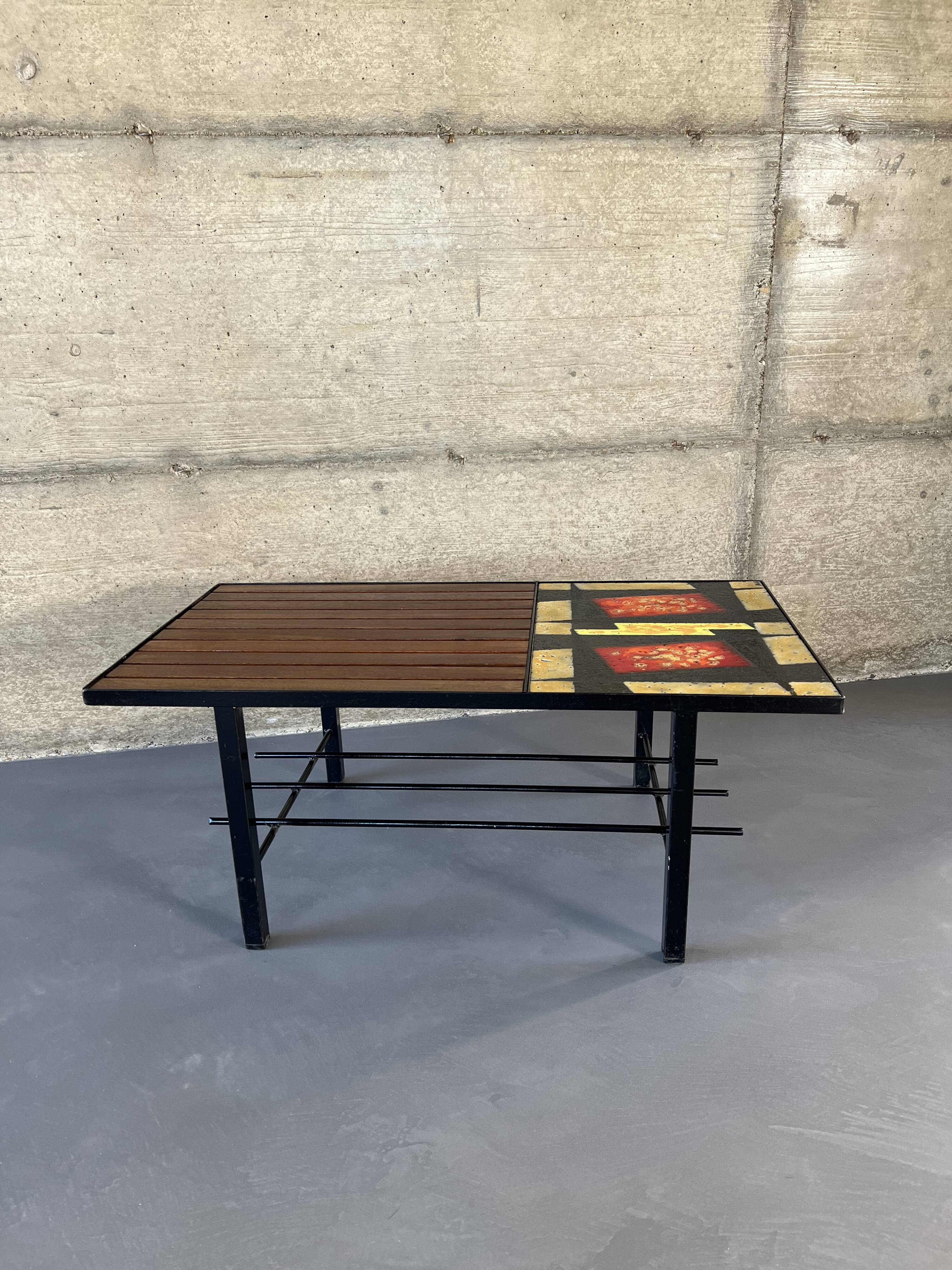 Table basse mid-century, teck, acier et pierre de lave