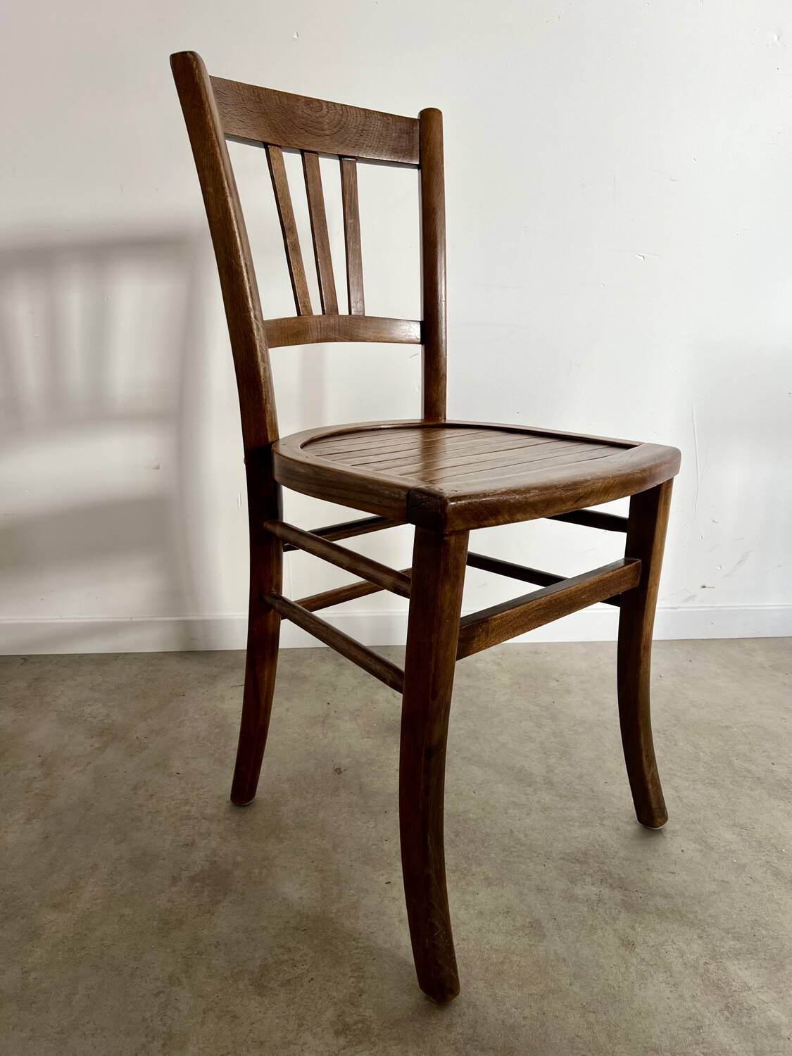 Lot de 6 anciennes chaises vintage bistrot des années 50 en bois