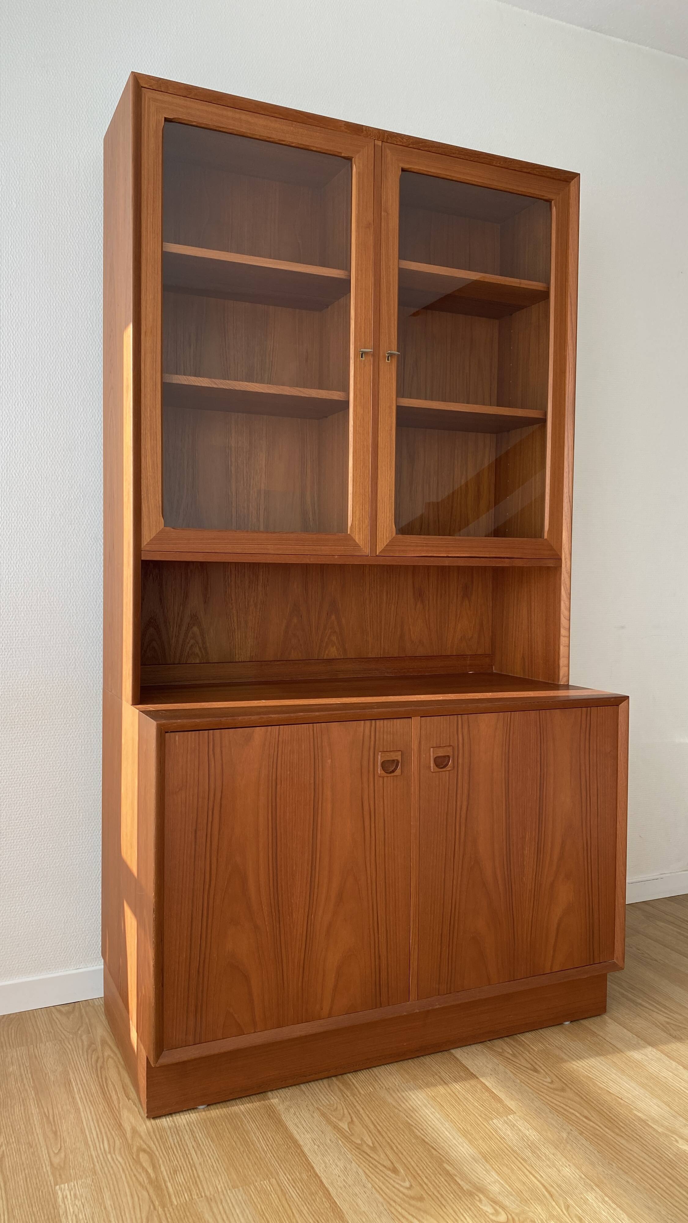 Meuble vitrine scandinave années 60 en teck par Erik Brouer