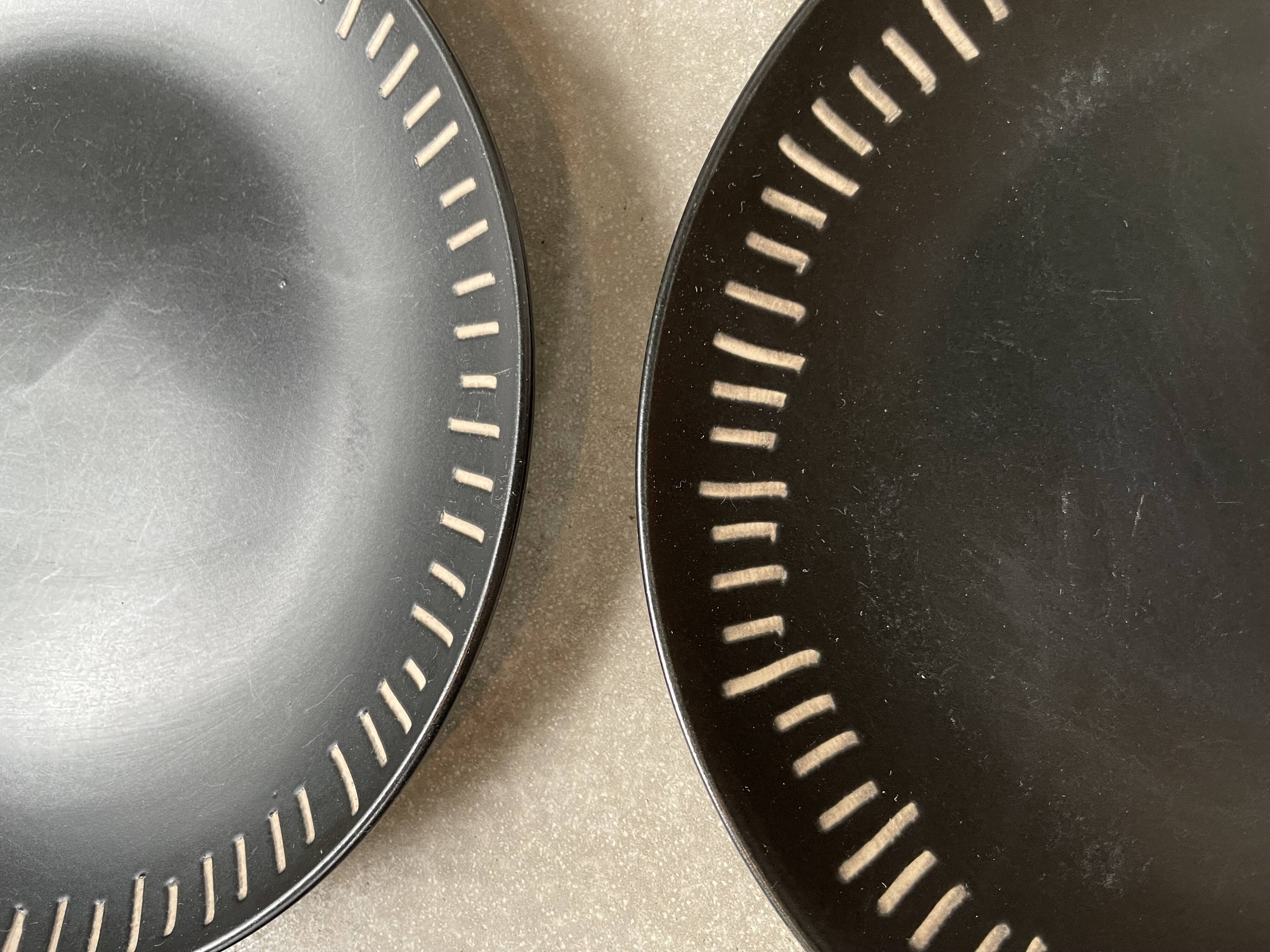7 black ceramic plates