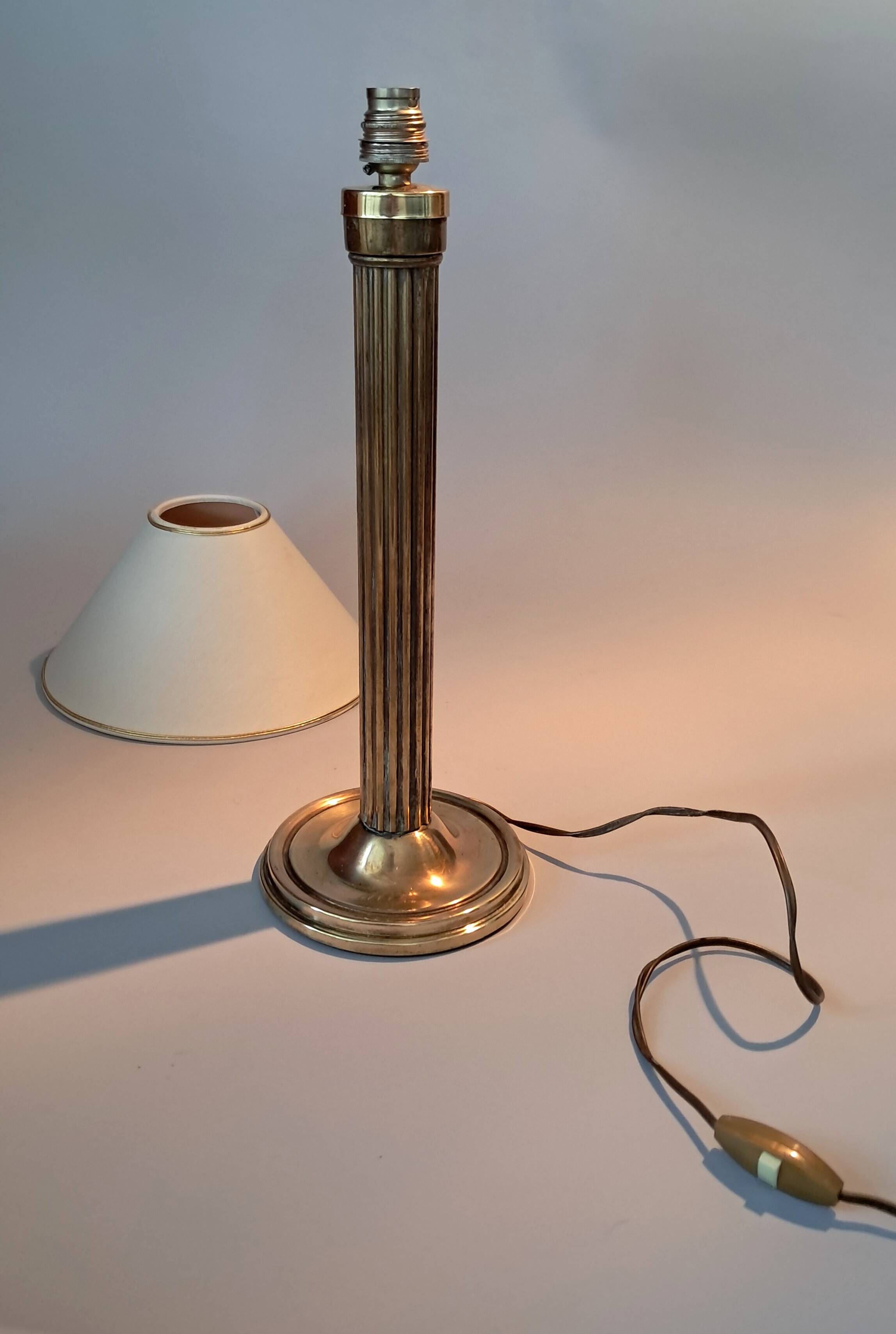 Neoclassical lamp in gilded brass 1940/1950.