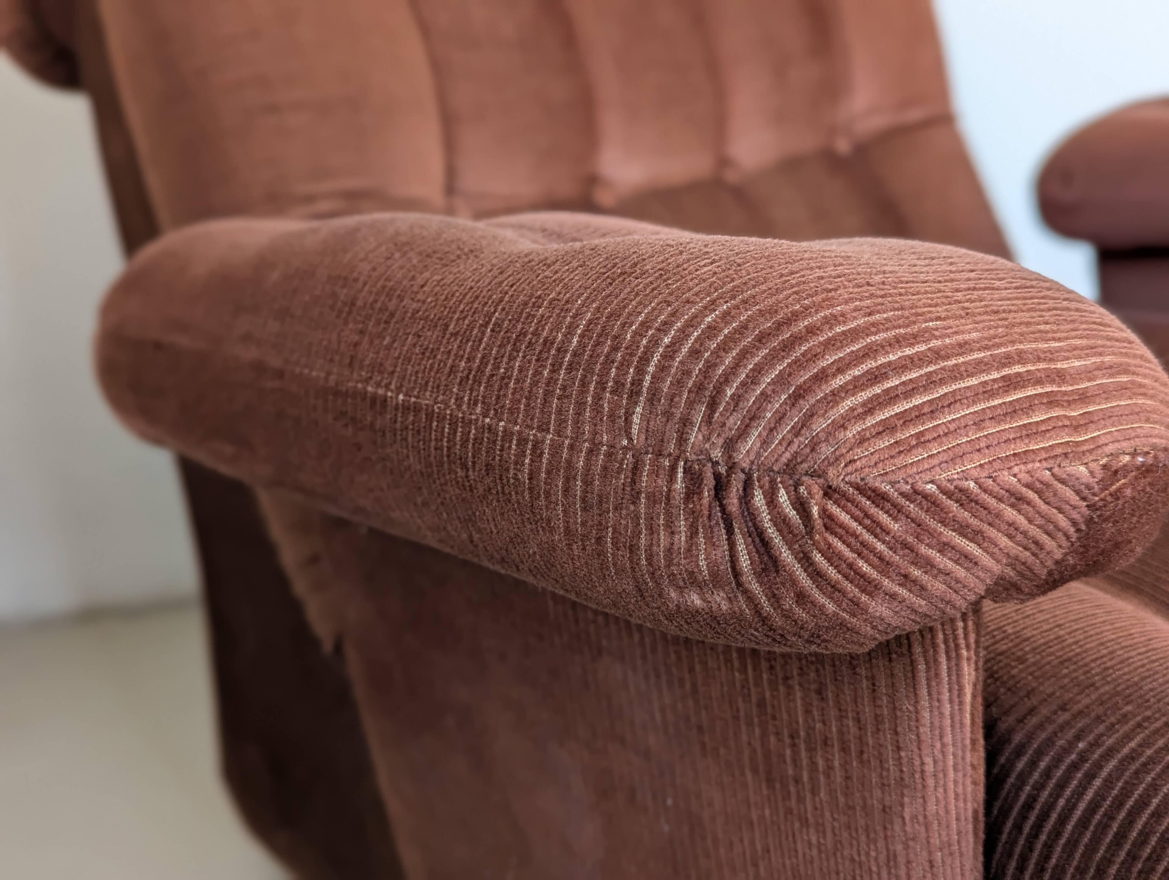 Fauteuil space age,en velours côtelé des années 70