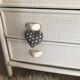 Commode en rotin patiné blanc