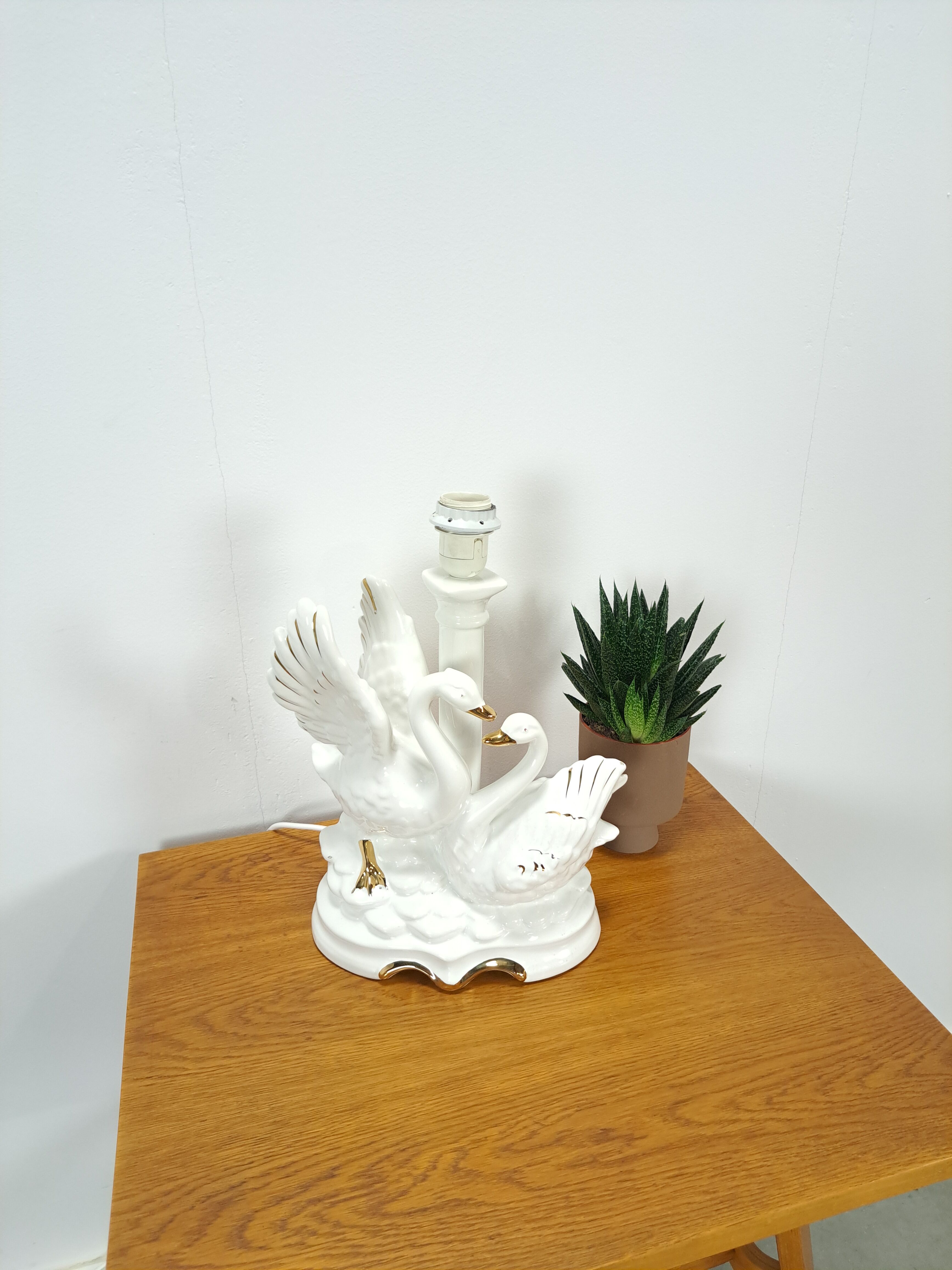 Porcelain lamp swans with vintage gold details