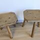 Paire de tabourets brutalistes anciens en bois massif